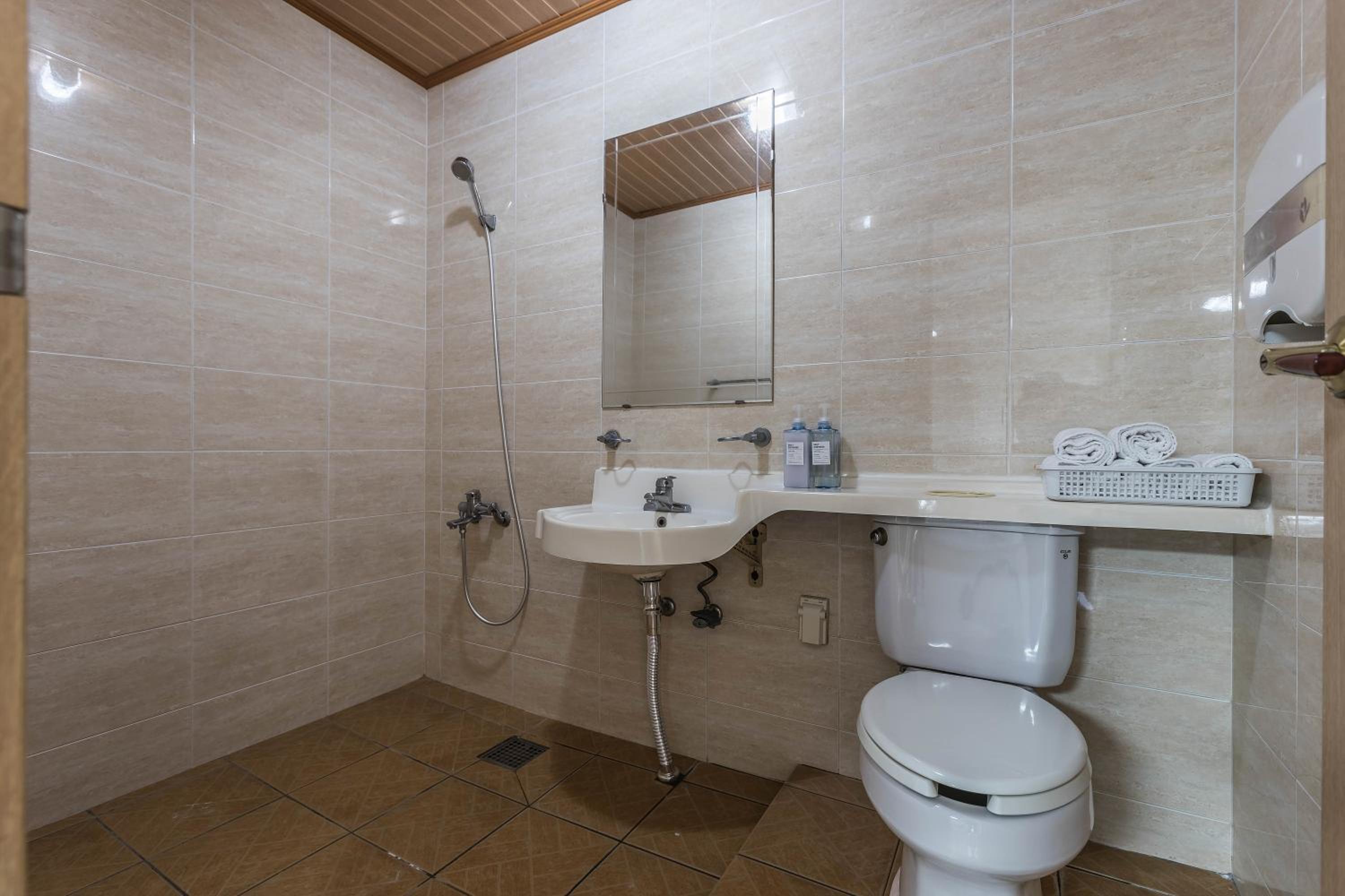 Suite - Photo 2