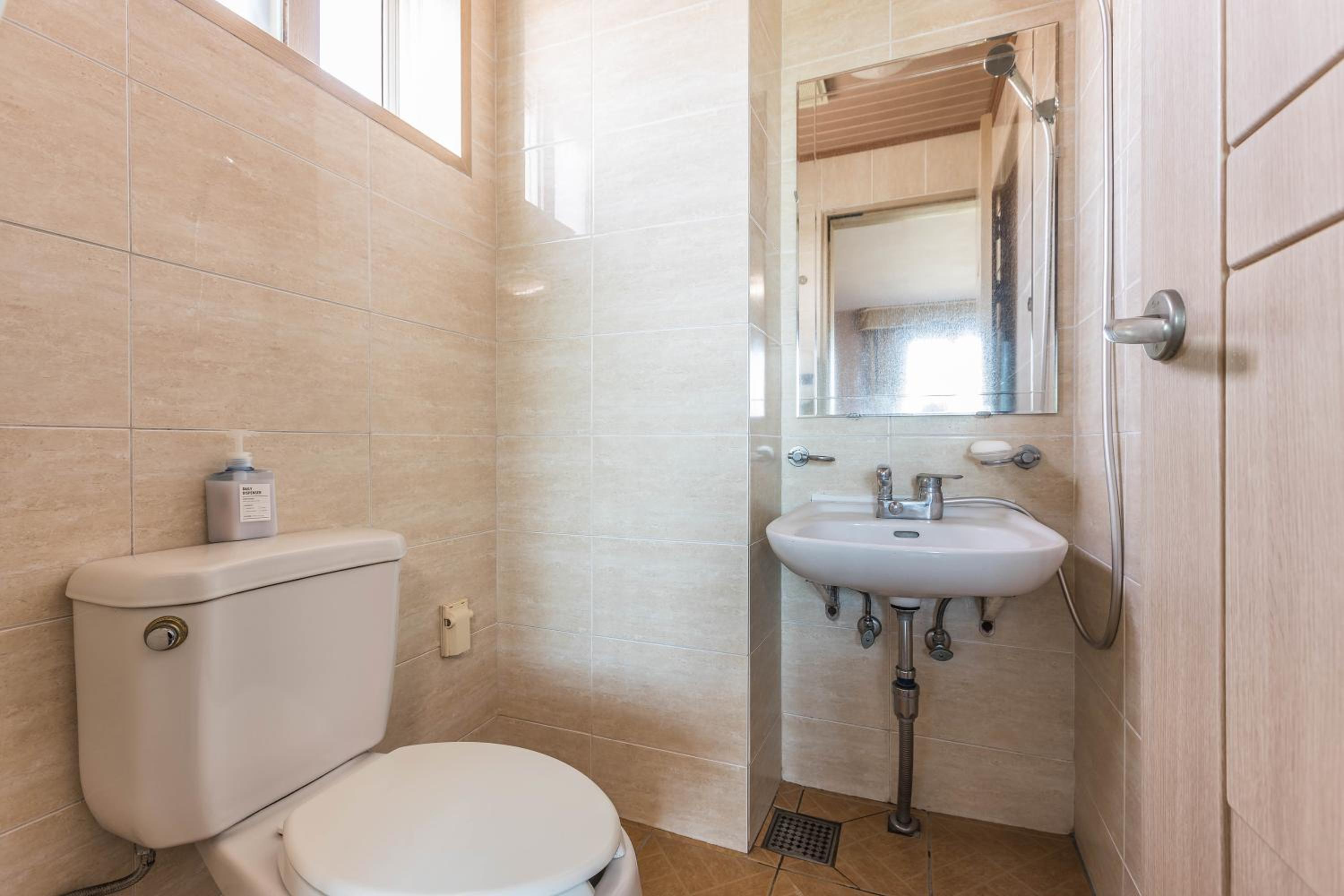 Suite - Photo 12