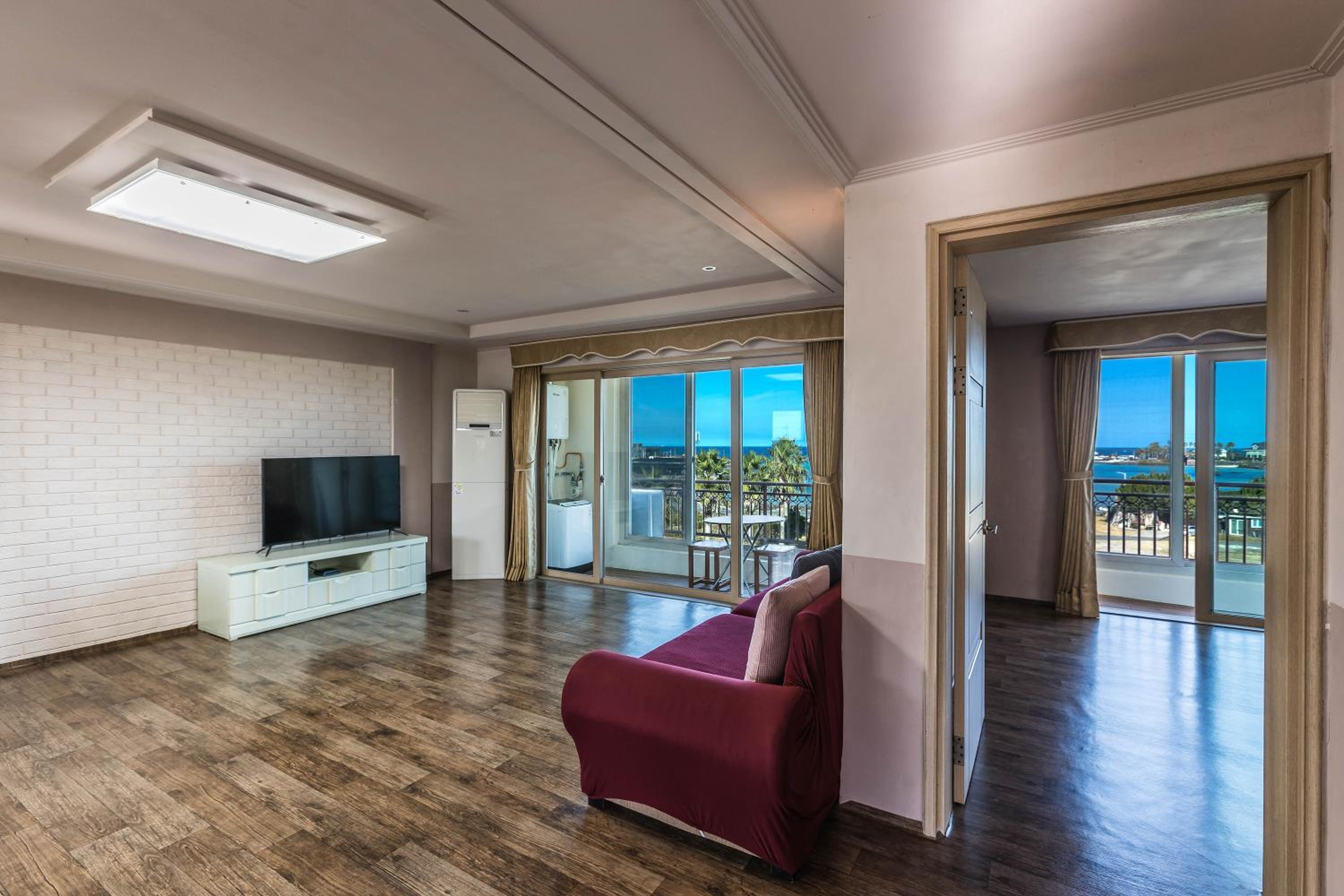 Suite - Photo 6