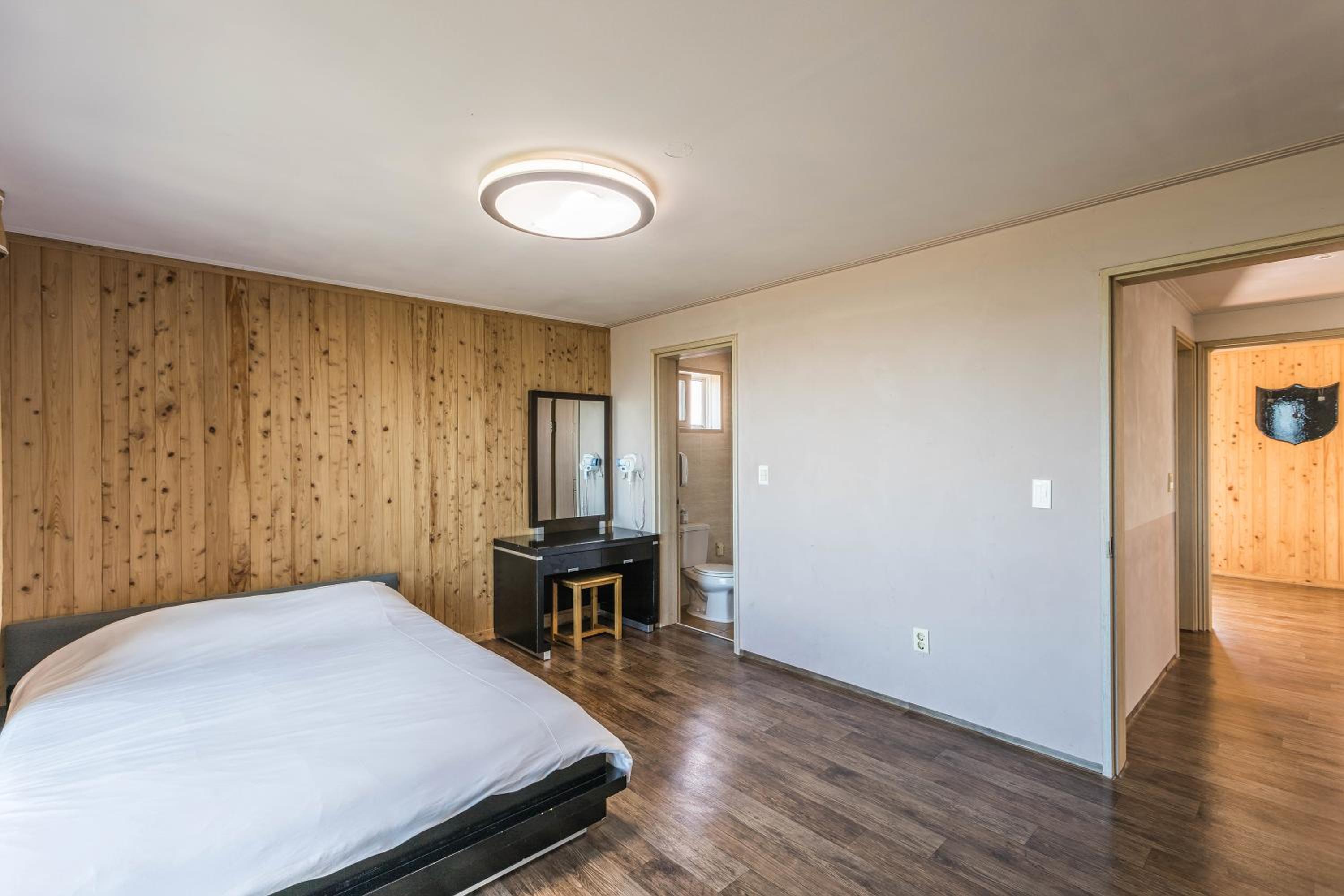 Suite - Photo 9