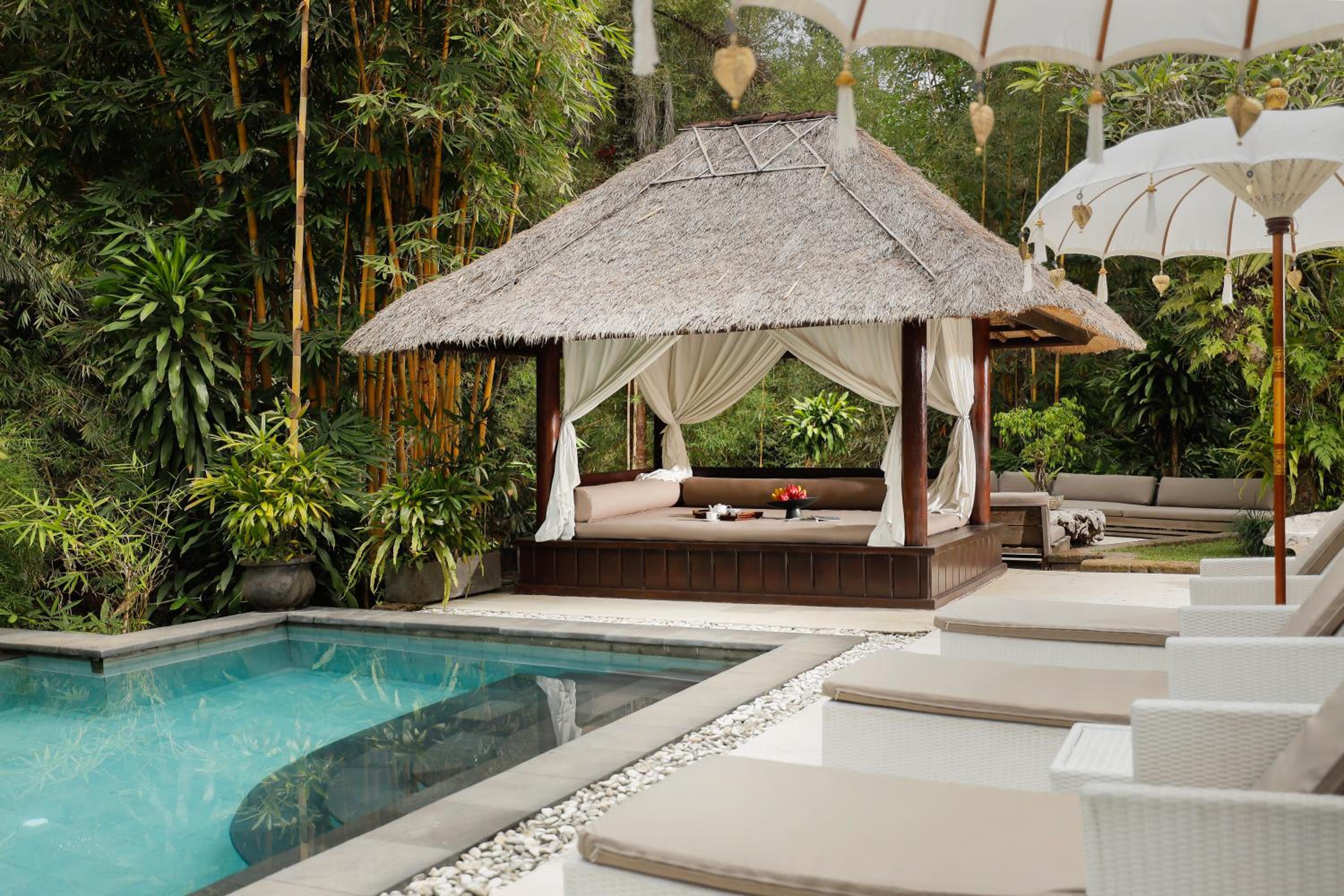 Six-Bedroom Villa with Private Pool - Photo 13