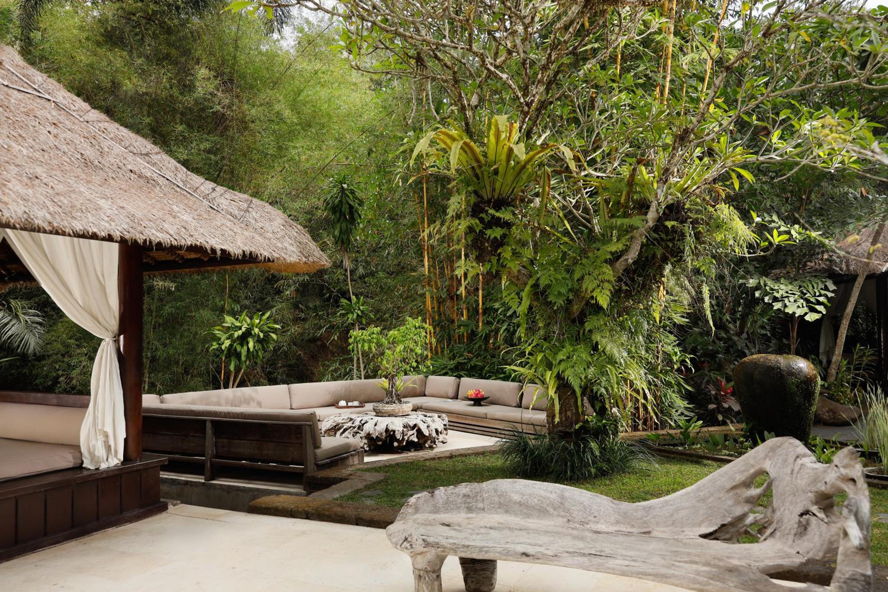 Six-Bedroom Villa with Private Pool - Photo 21