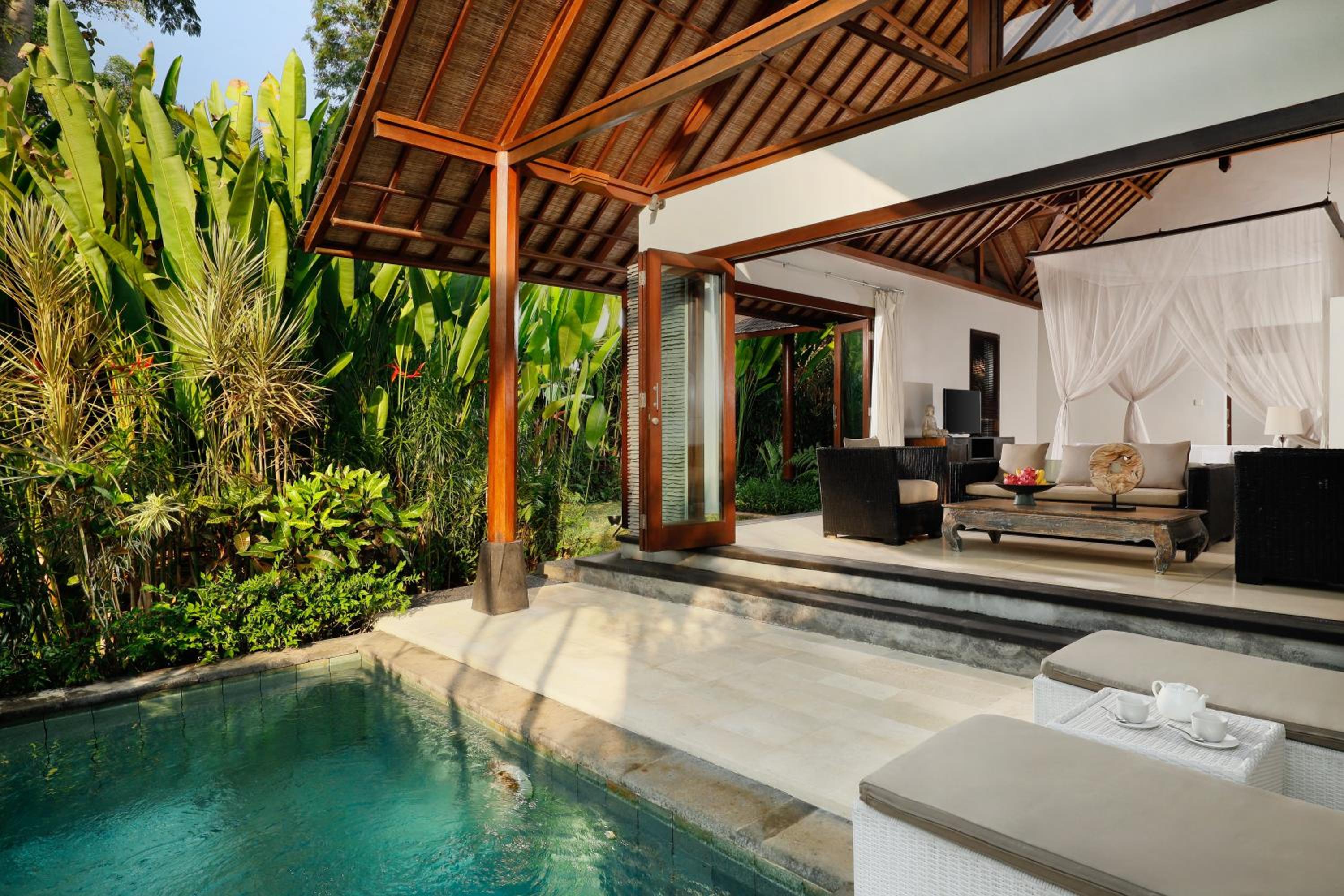 Six-Bedroom Villa with Private Pool - Photo 8