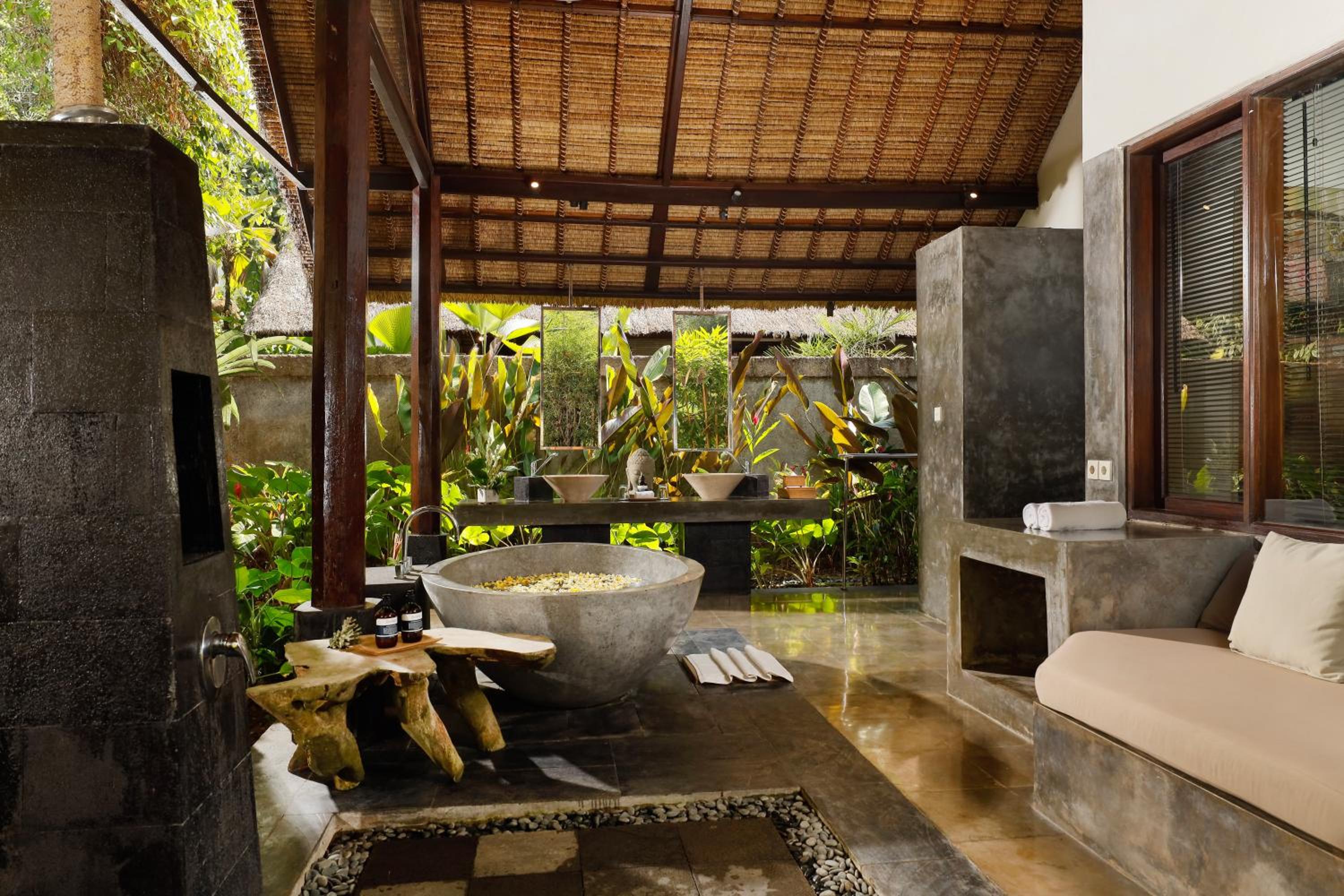 Six-Bedroom Villa with Private Pool - Photo 20