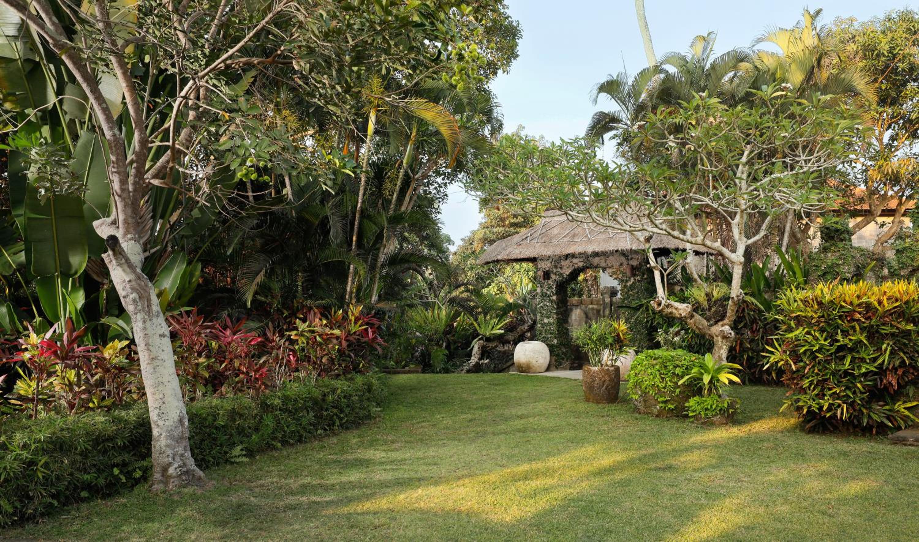 Six-Bedroom Villa with Private Pool - Photo 17