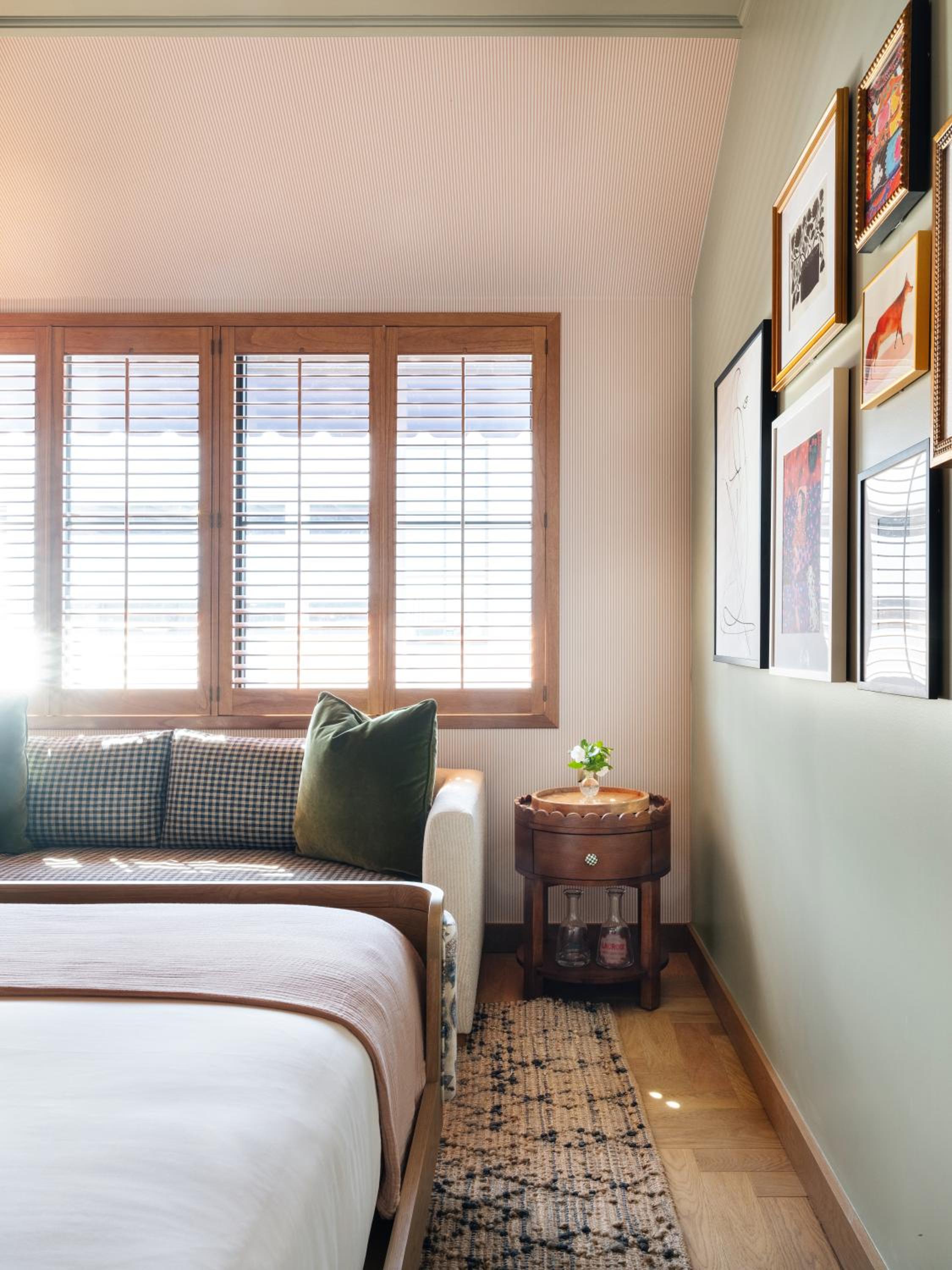 Standard King Room - Photo 6