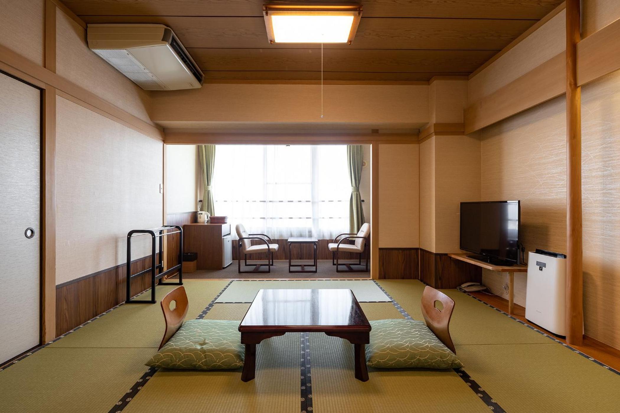 Economy Japanese-Style Room With Shared Bathroom - Main Building - Non-Smoking - Photo 5