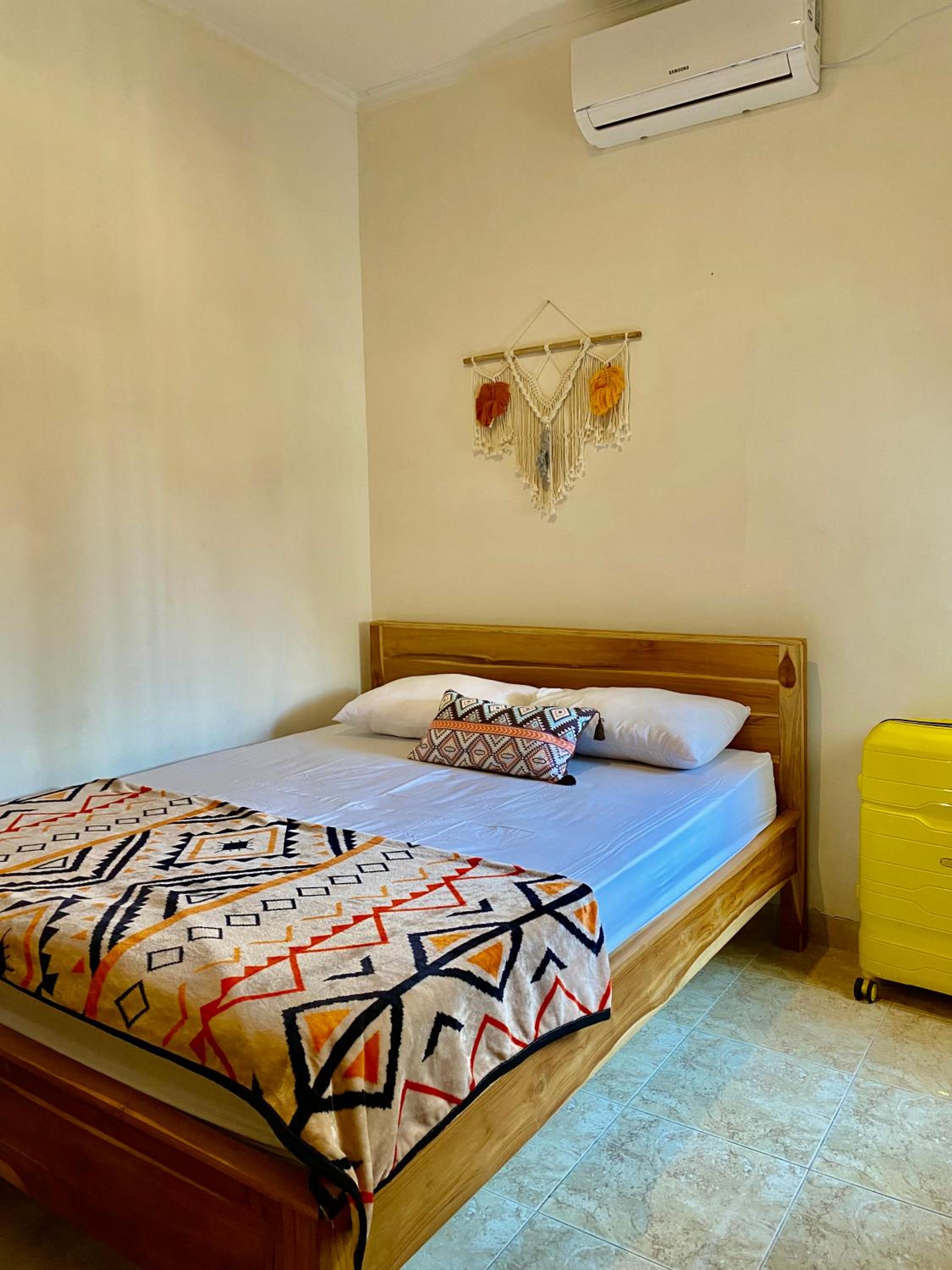 Three-Bedroom House photo 3