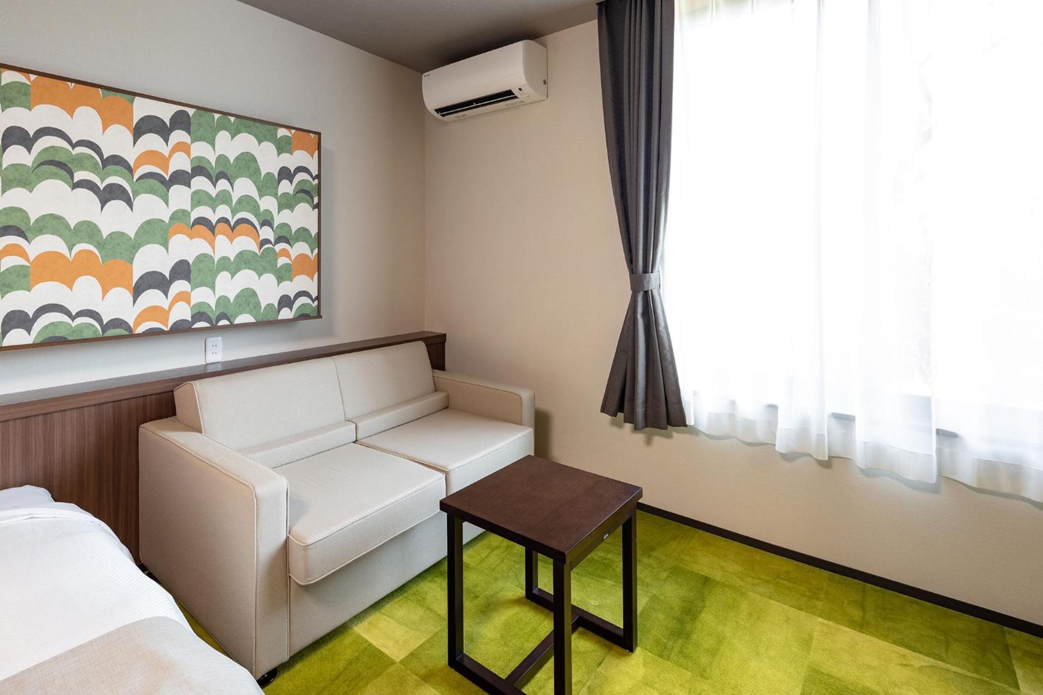 Twin Room - Shower Only - East Wing - Non-Smoking