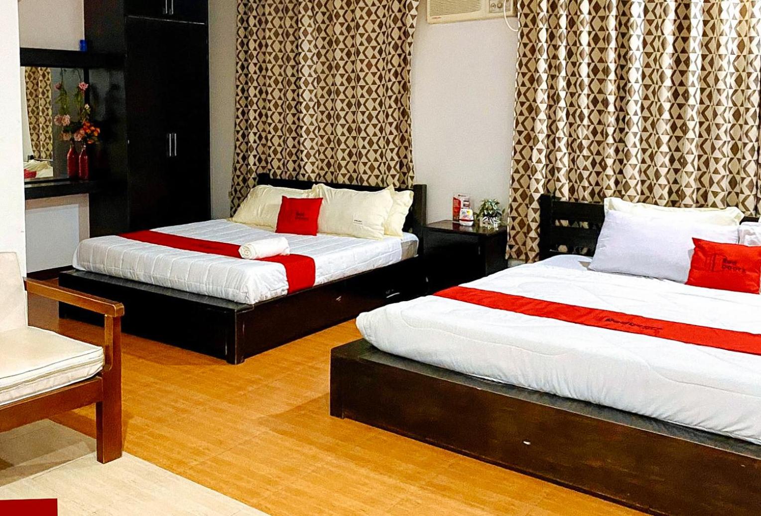 Suite - Photo 1