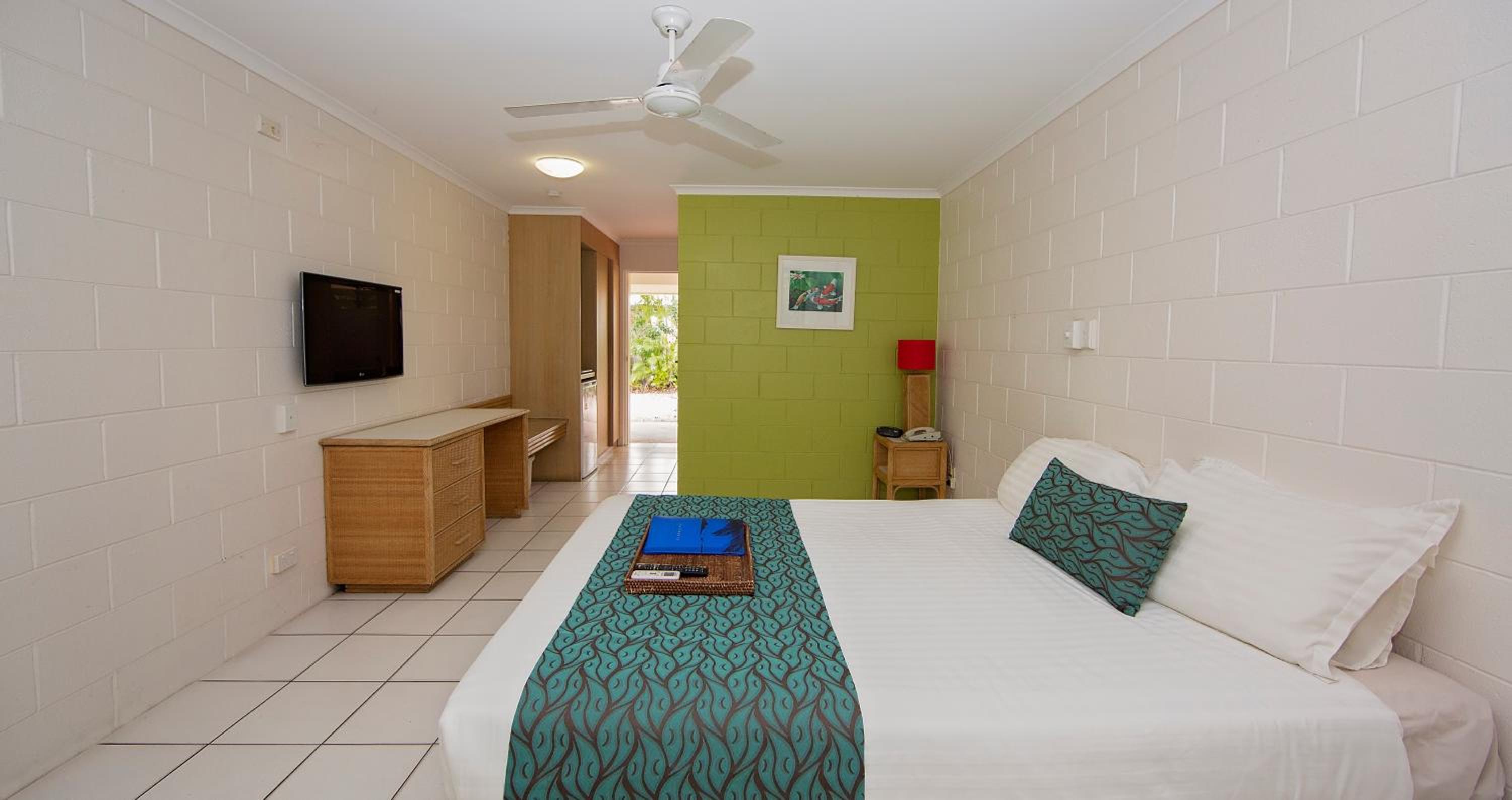 Rainforest Hotel Room: Separate Property photo 3