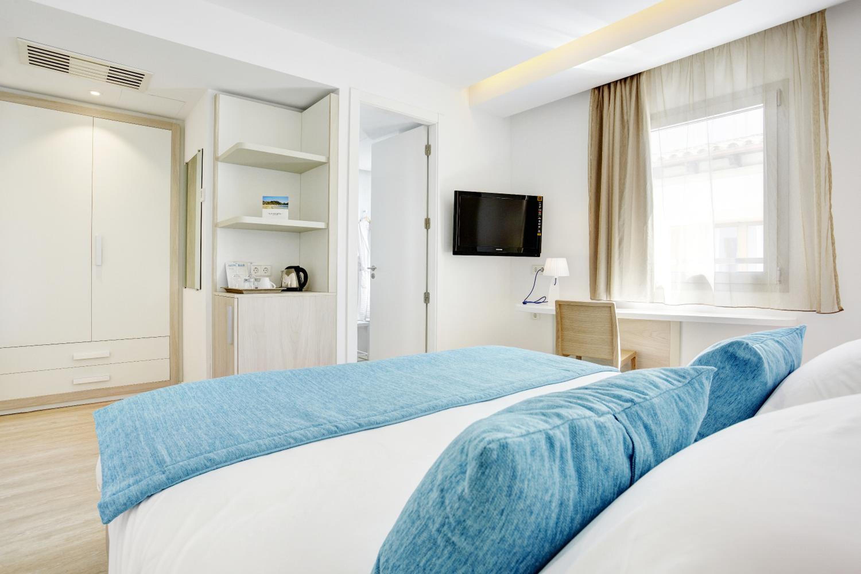 Standard Room with Partial Sea View photo 2
