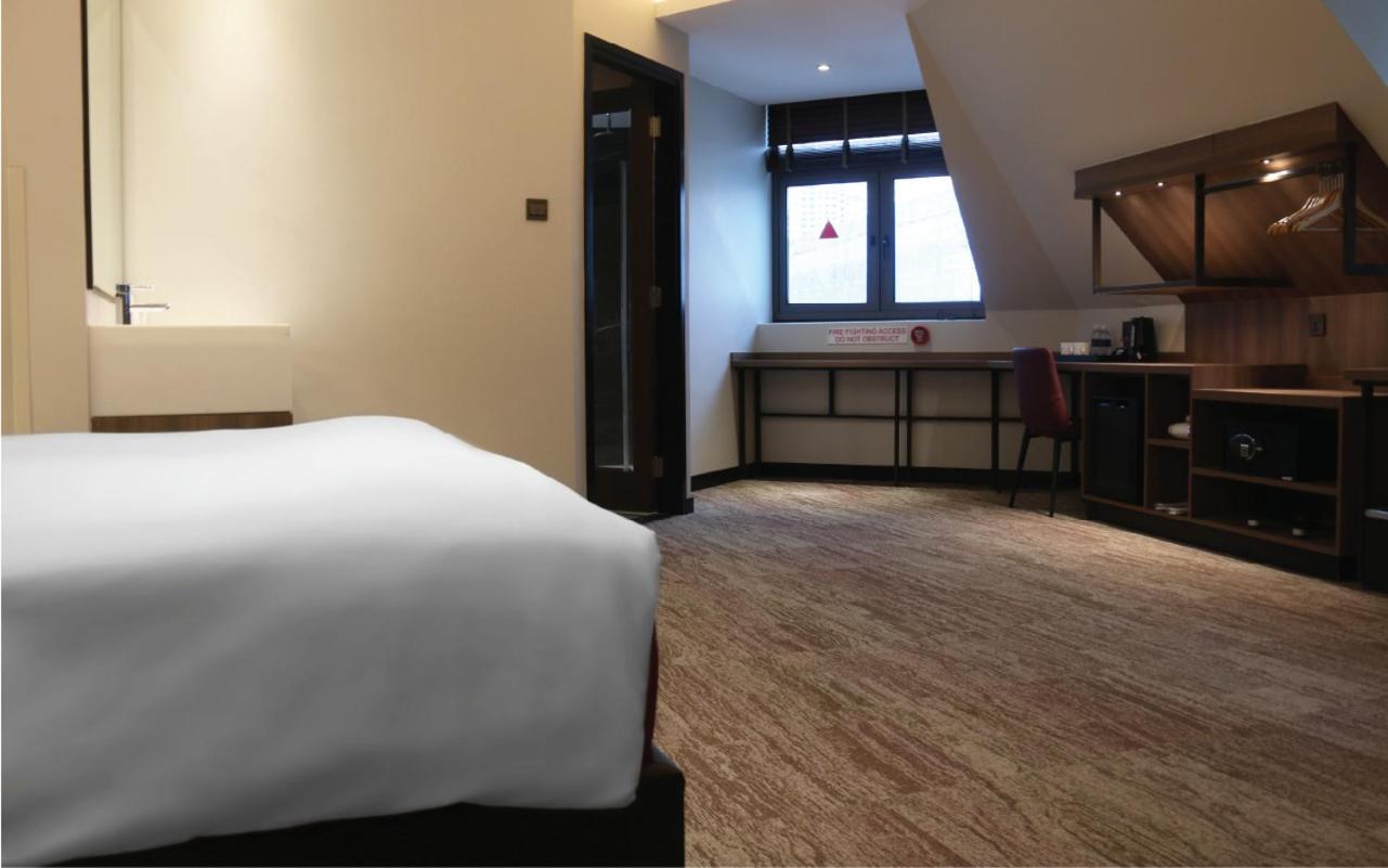 Tyrwhitt Premier Room photo 2
