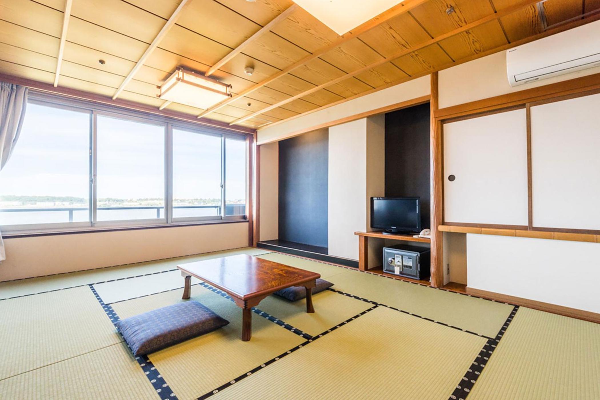 Standard Japanese-Style-Room 36 square yards - Shared Bathroom - Non-Smoking - Photo 1