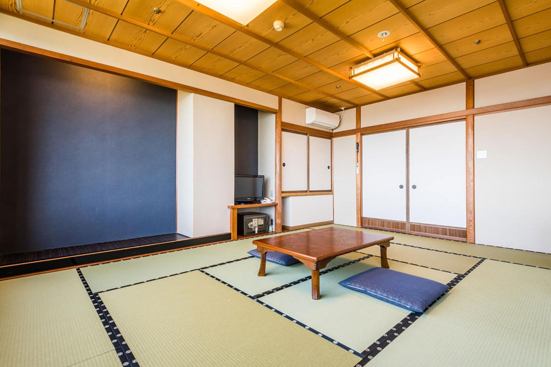 Standard Japanese-Style-Room 36 square yards - Shared Bathroom - Non-Smoking - Photo 4