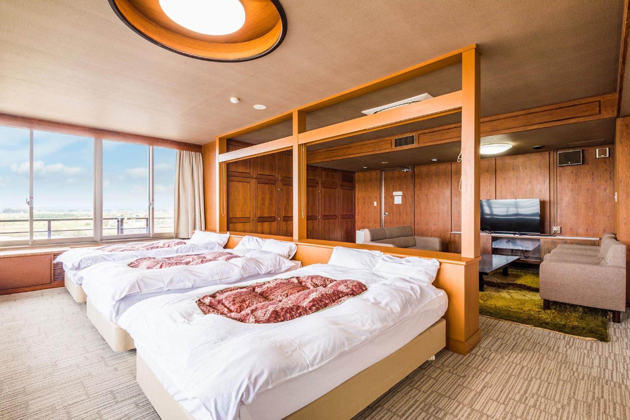Suite Room with 6 Beds - Indoor Bath - Non-Smoking - Photo 1