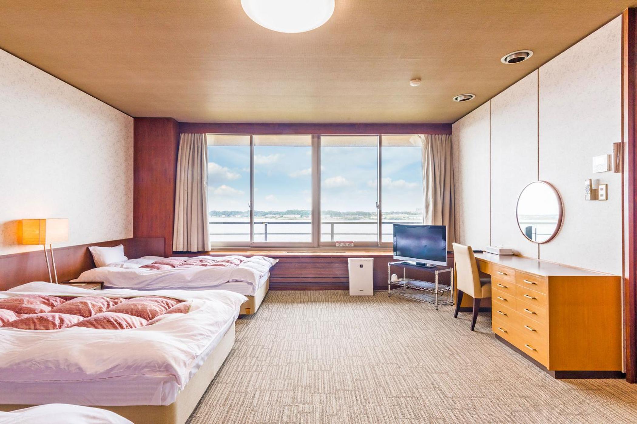 Suite Room with 6 Beds - Indoor Bath - Non-Smoking - Photo 2