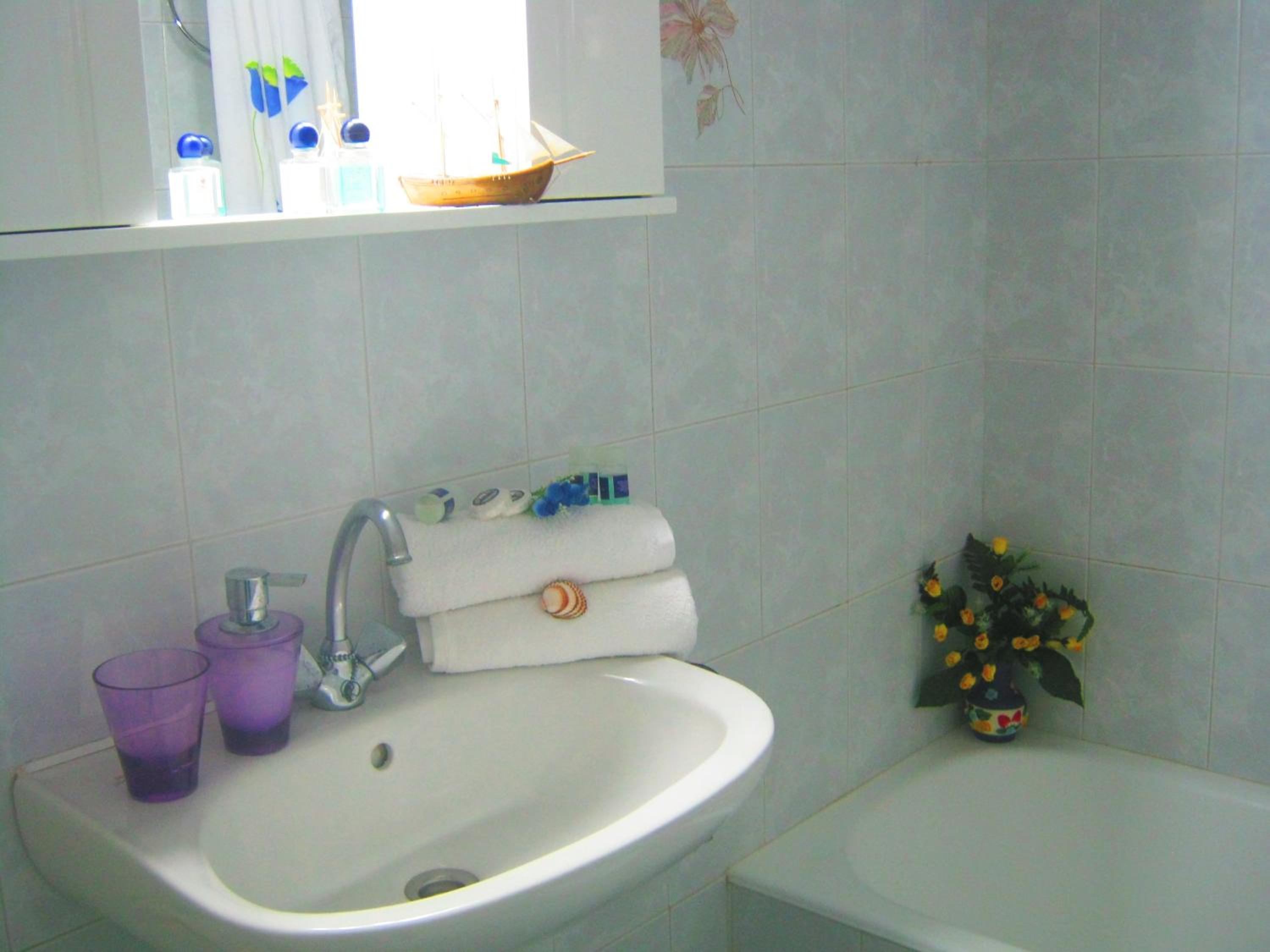 Double Room with Sea View - Photo 8