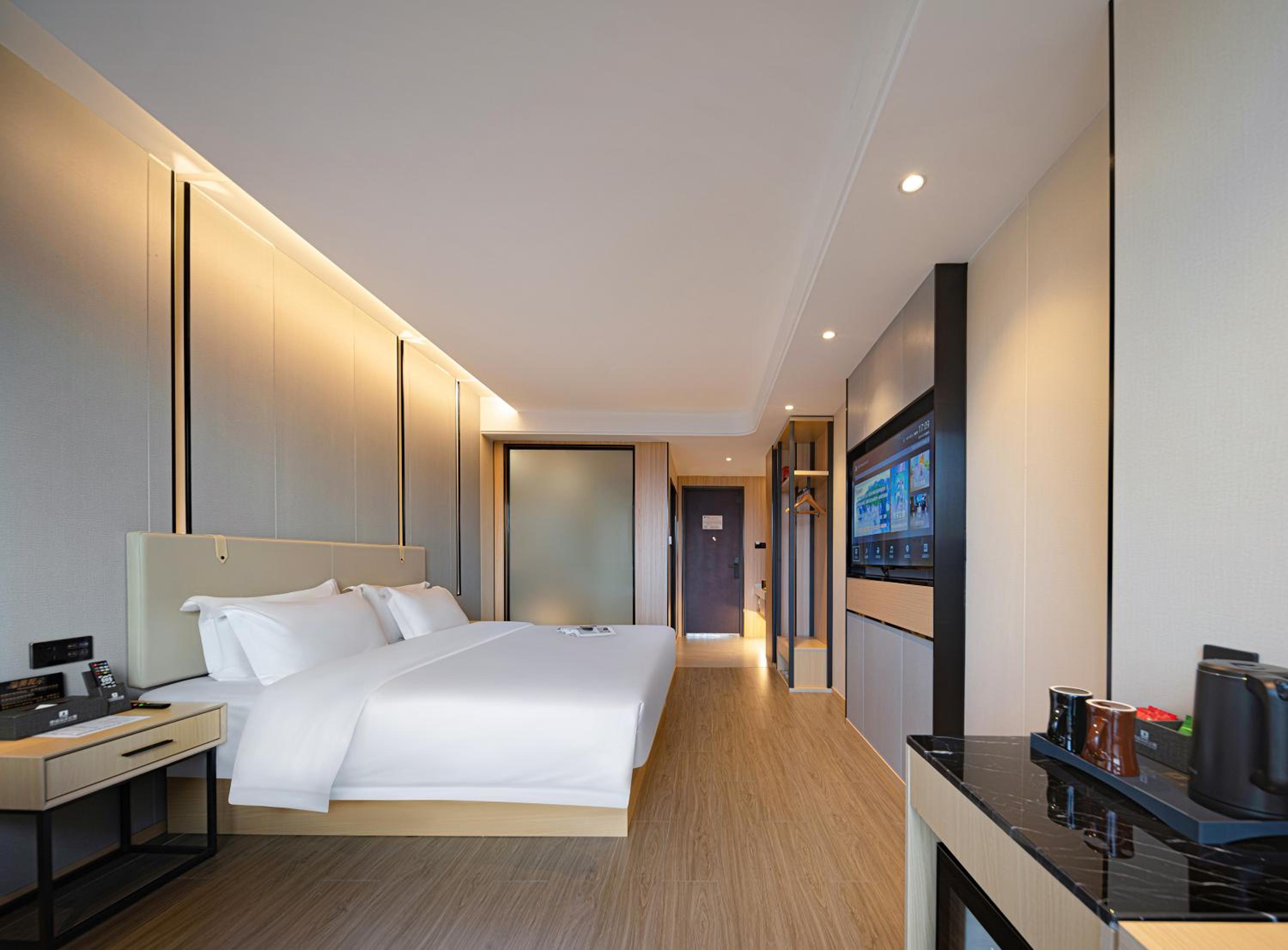 Deluxe King Room photo 3