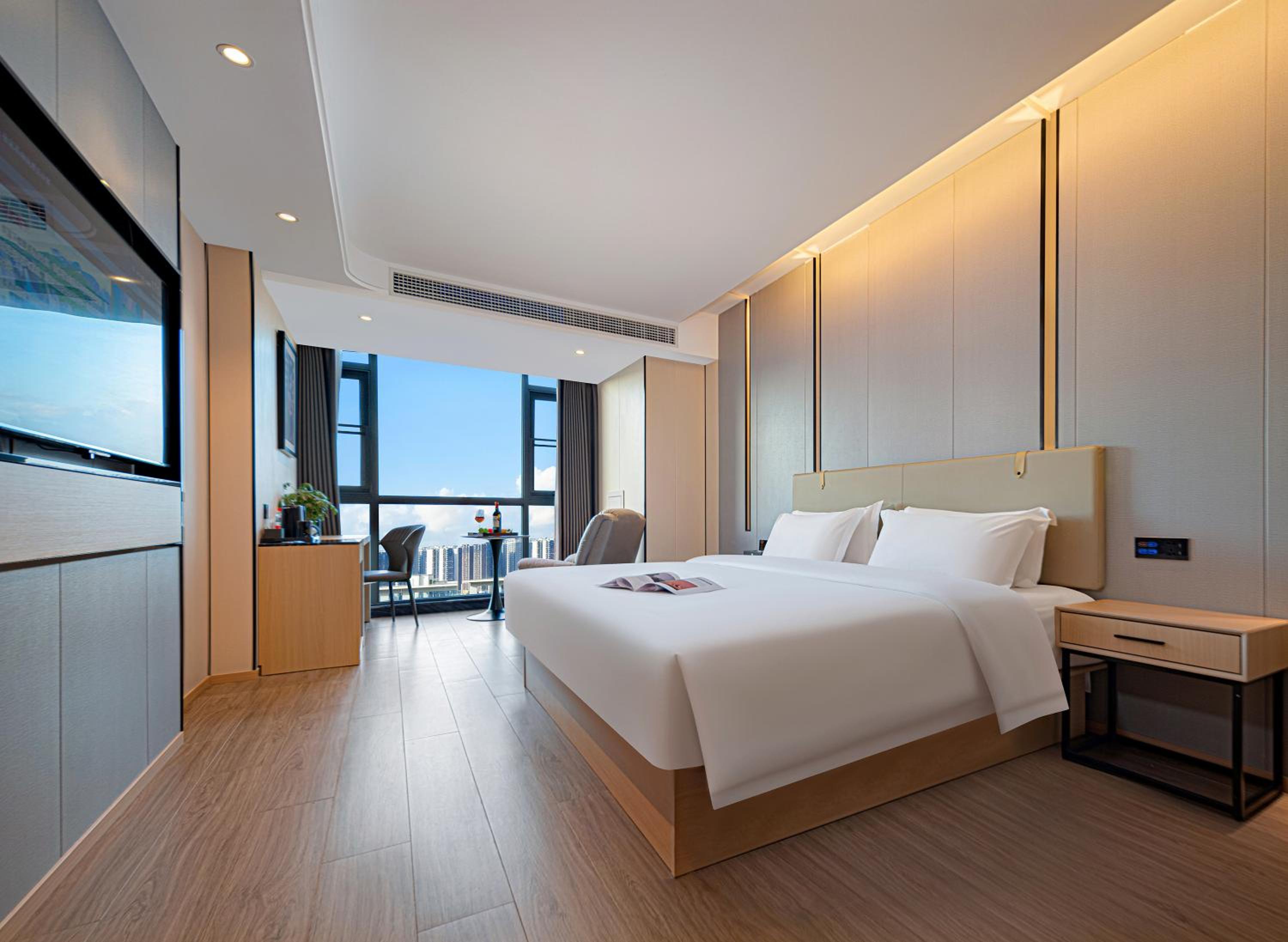 Deluxe King Room photo 2
