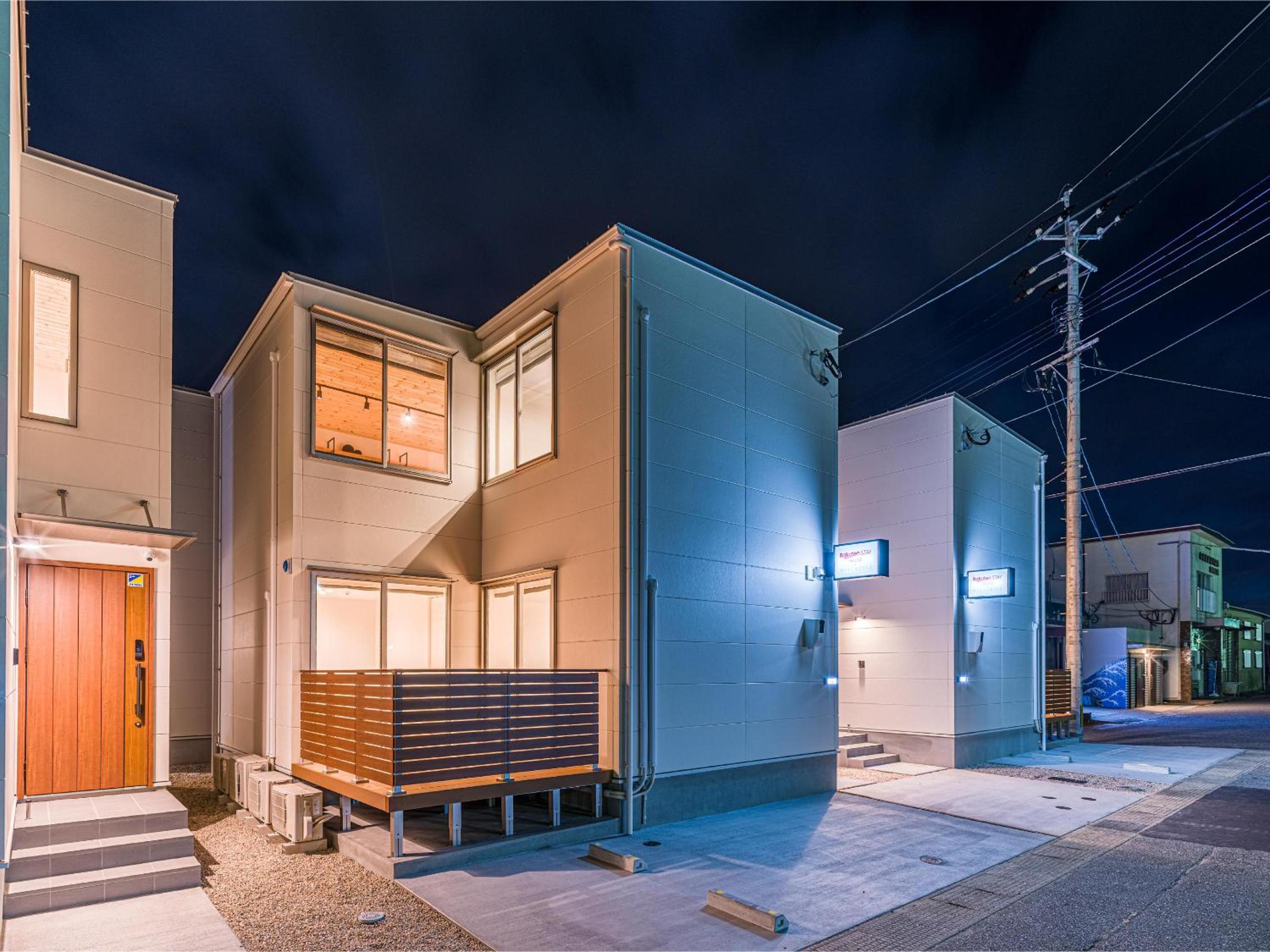 Three-Bedroom House - Photo 7