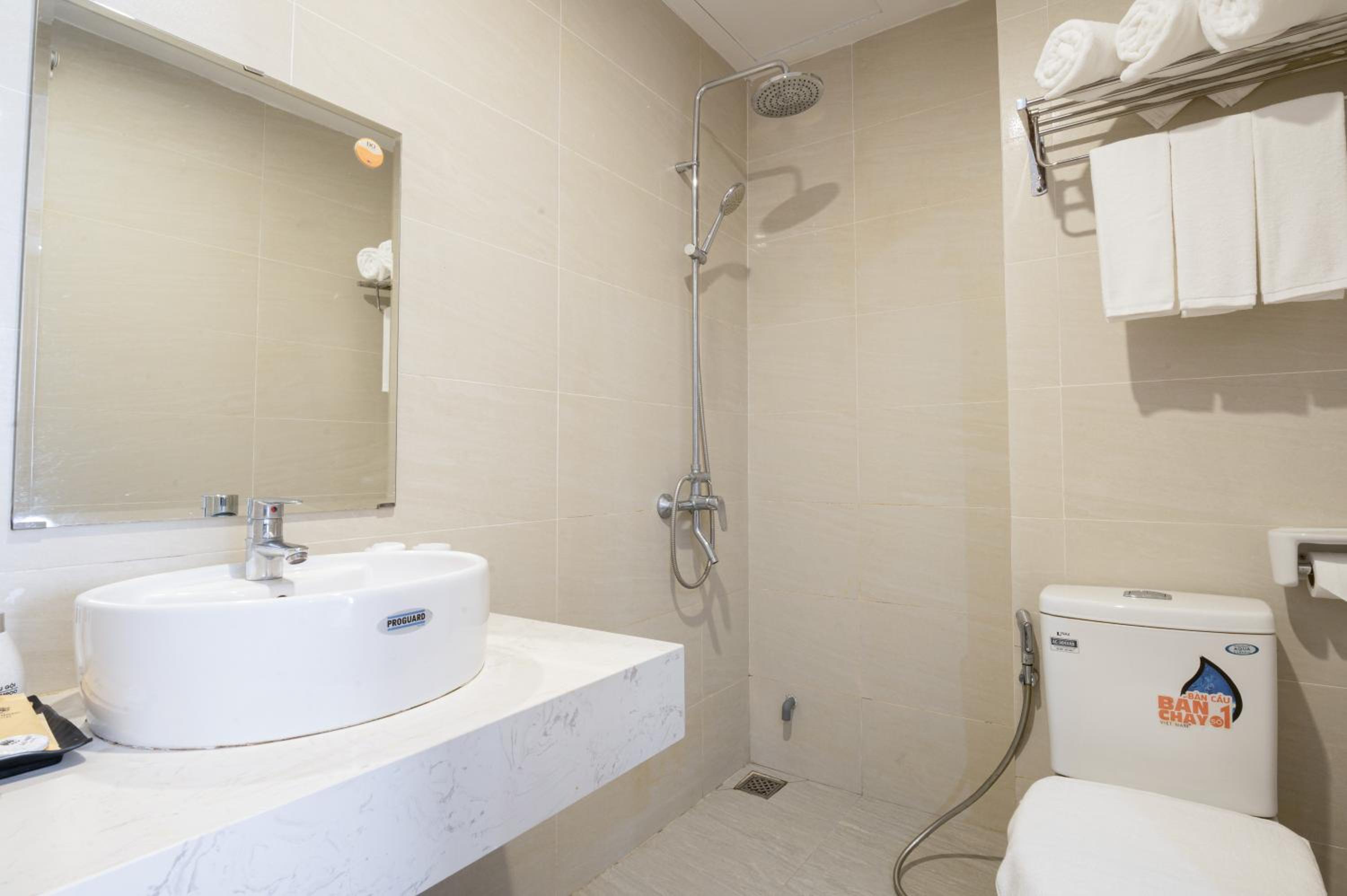 Deluxe Triple Room - Photo 9