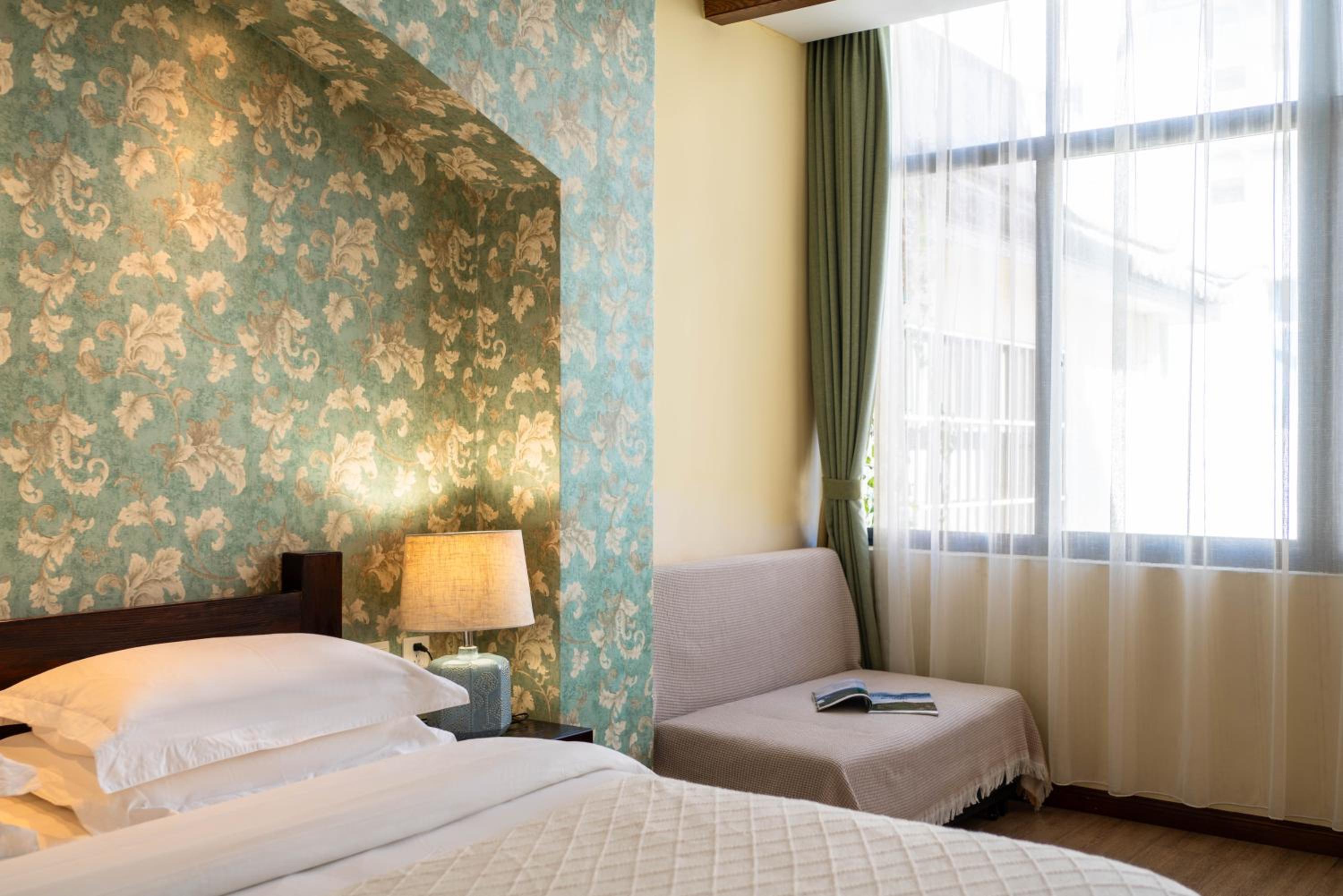 Deluxe Queen Room photo 2