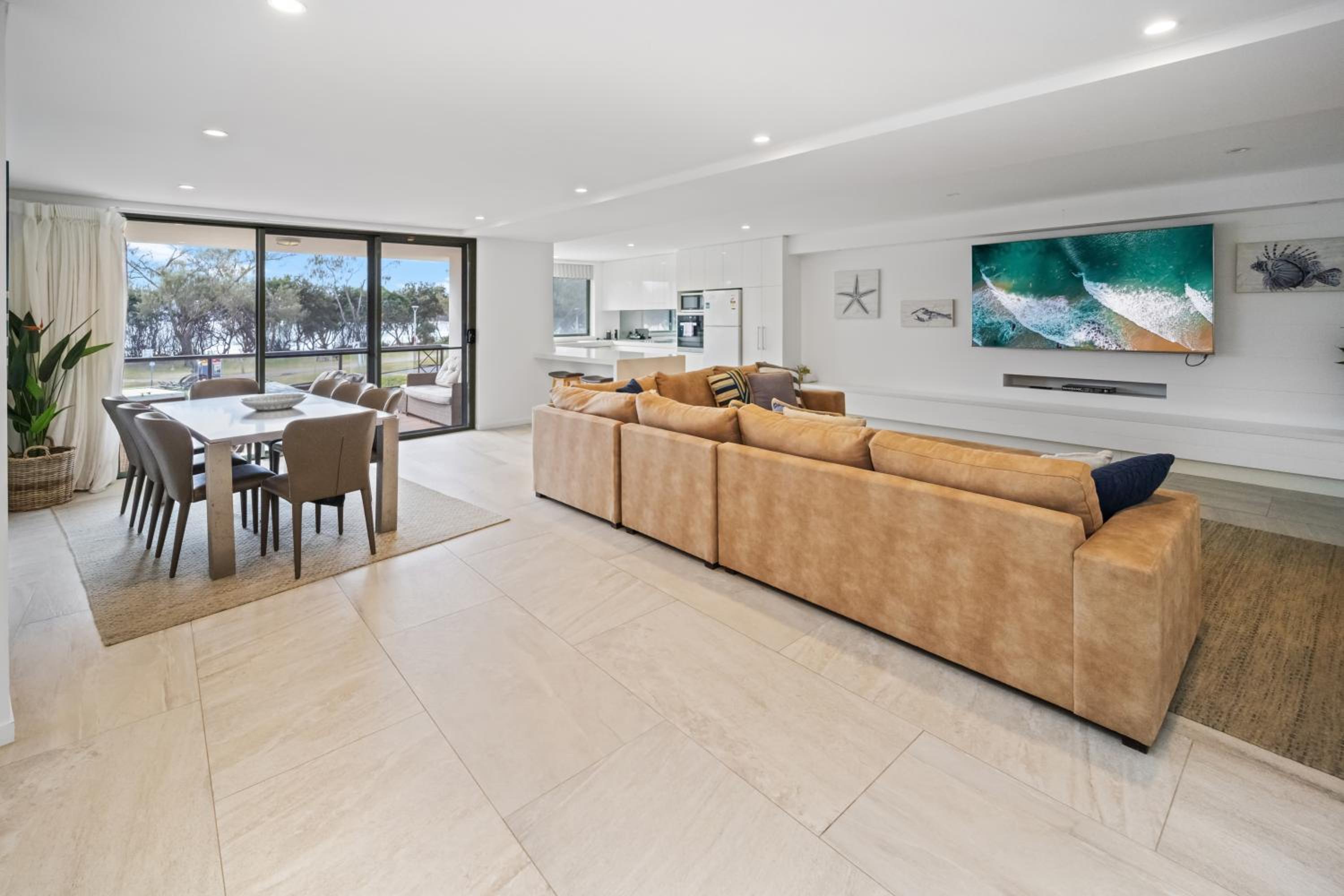 Premium Four-Bedroom Apartment with Beach View (Apt 9) photo 2