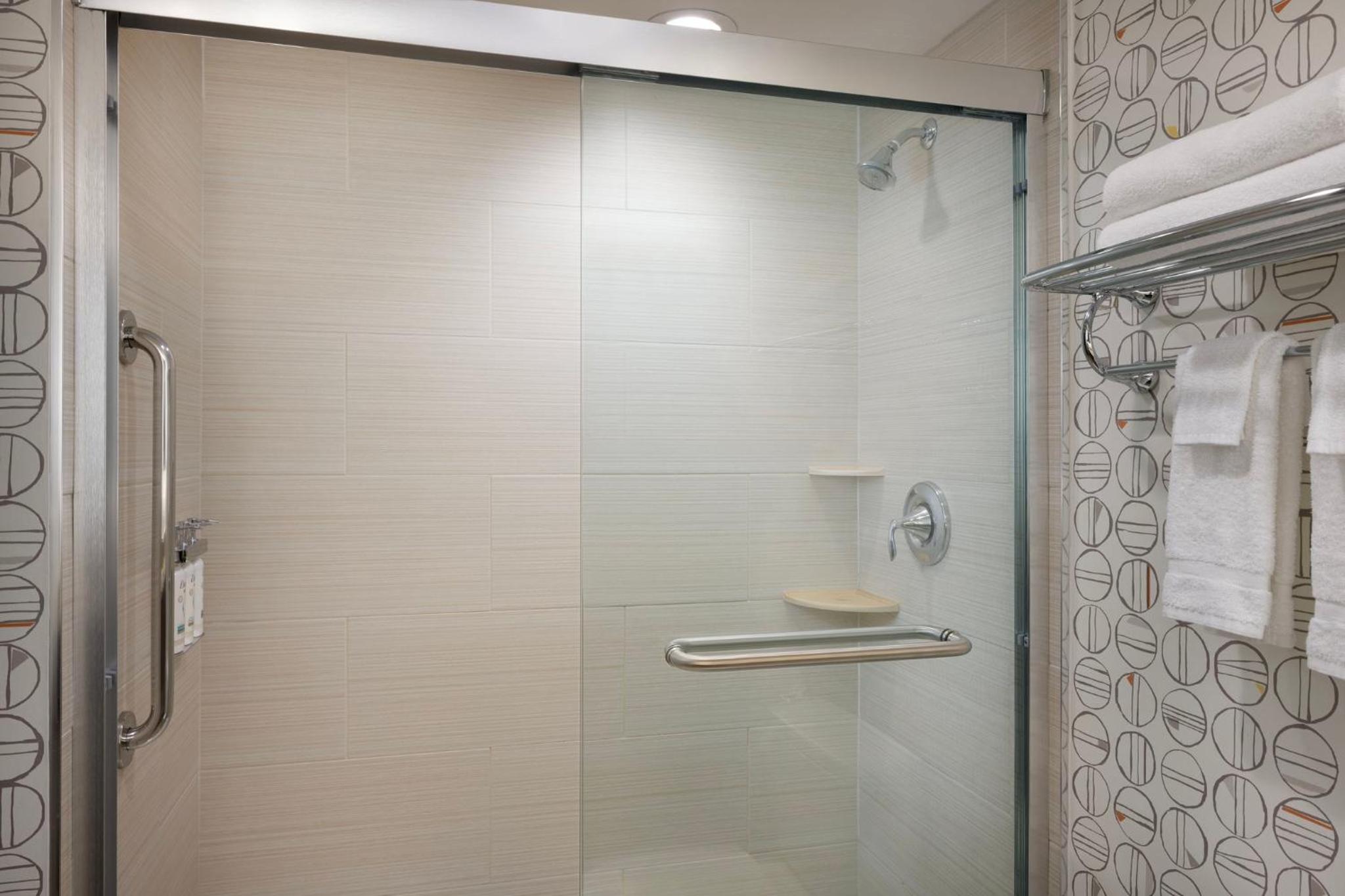Standard King Room - Pet Friendly - Photo 4