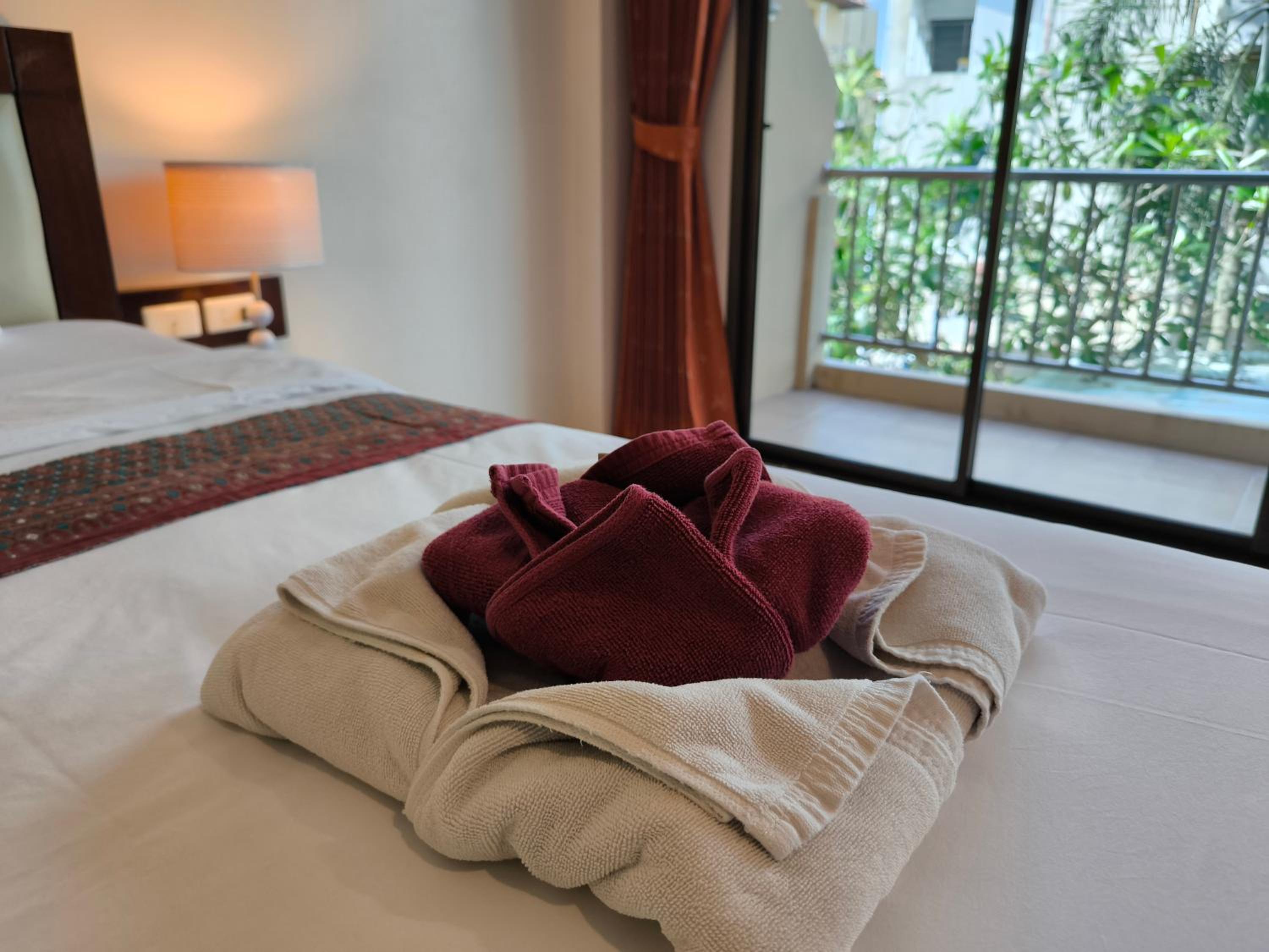 Standard Double Room with Balcony - Photo 6