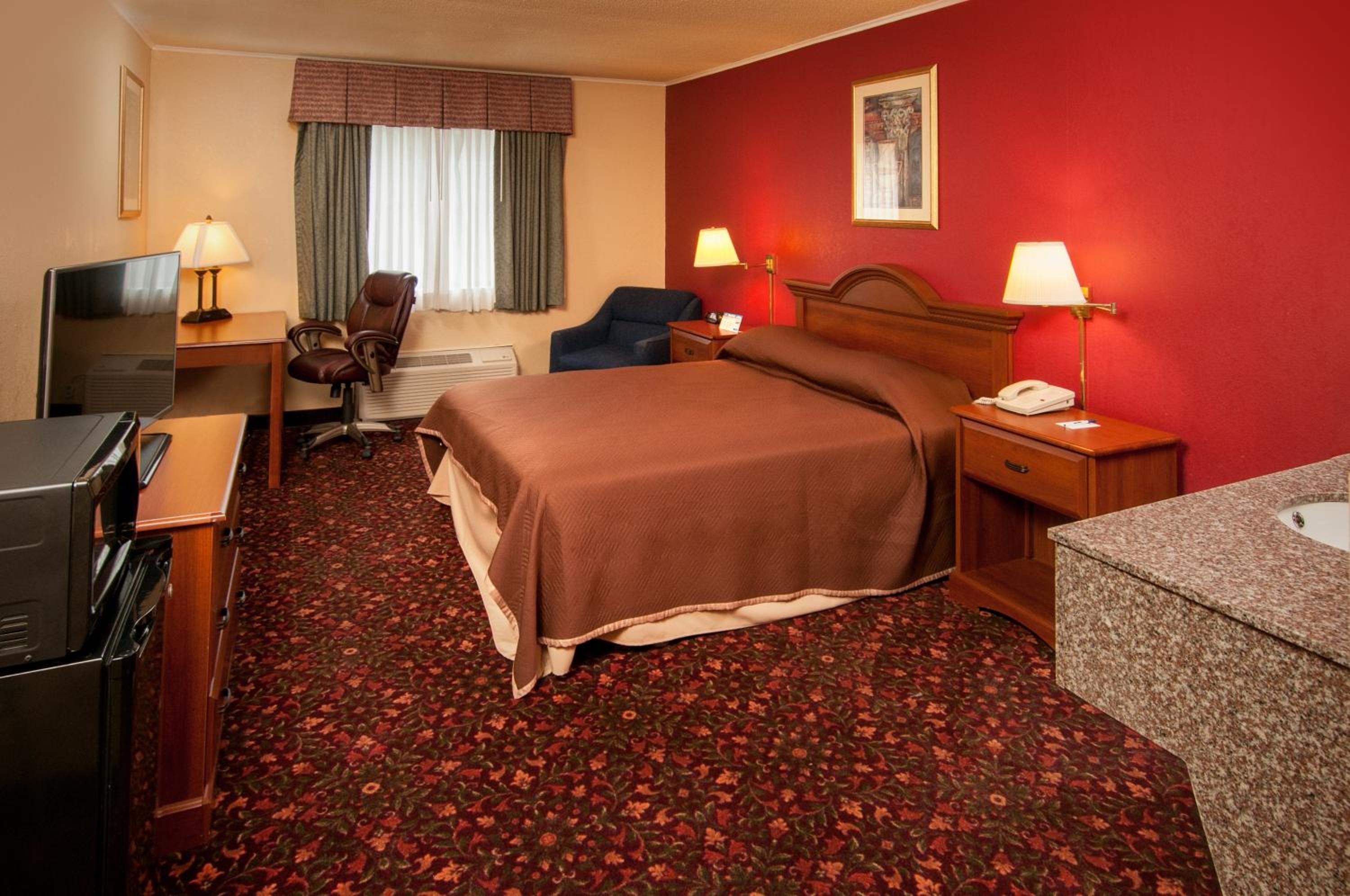 Queen Room - Non-Smoking - Photo 4