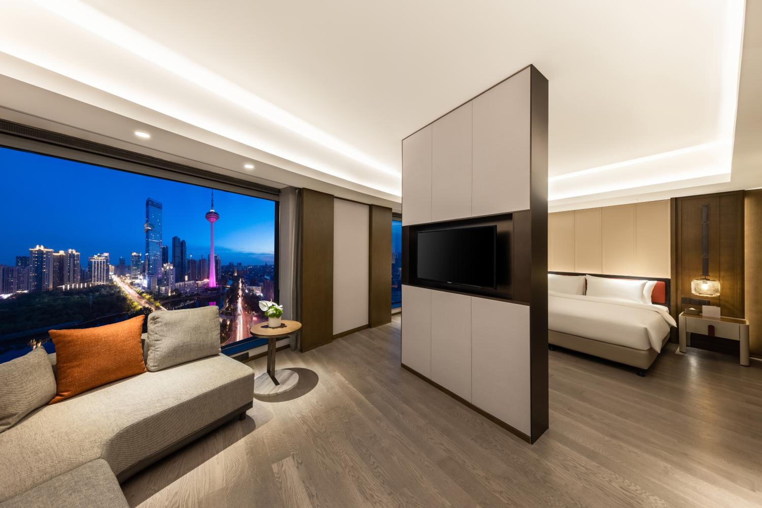 Grand King Room with View