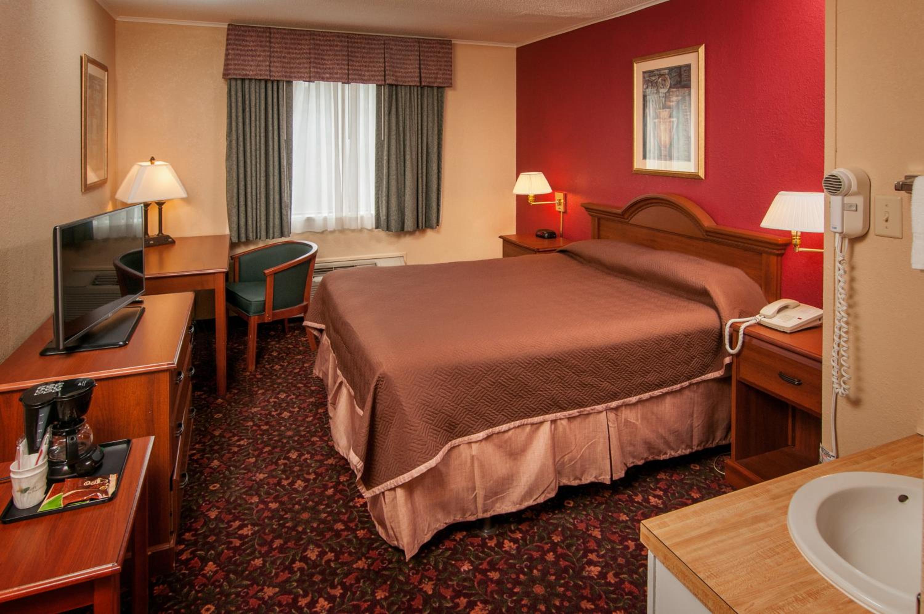 Queen Room - Non-Smoking - Photo 1