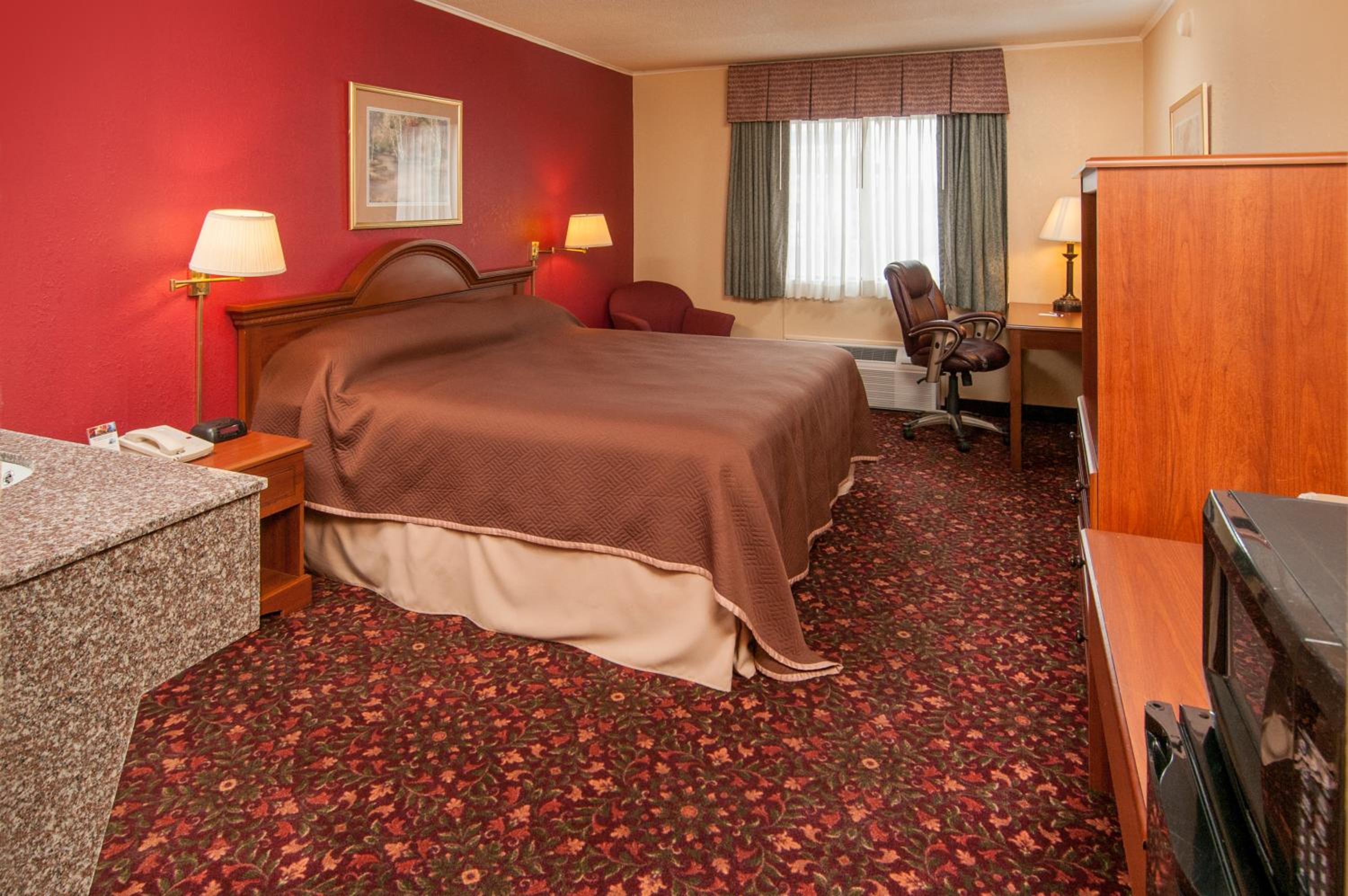 Queen Room - Non-Smoking - Photo 5