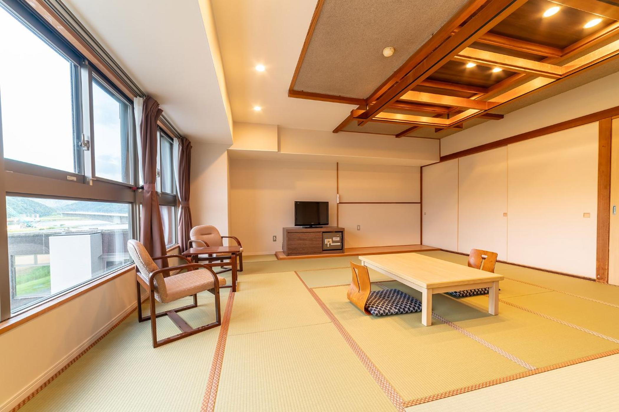 Standard Japanese-Style-Room 31 square yards (River Side) - Shared Bathroom - Non-Smoking photo 2
