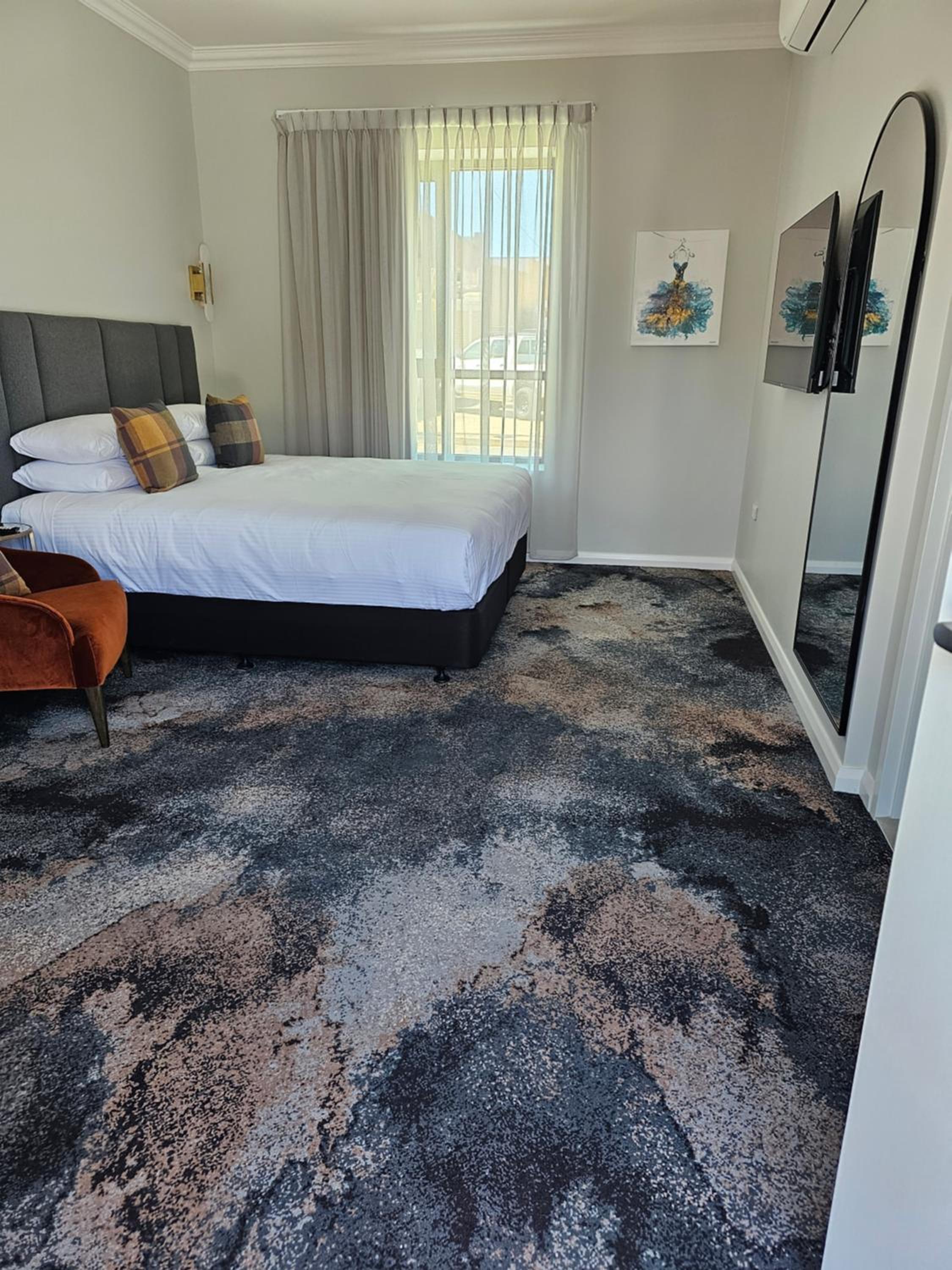 King Room with Roll-In Shower - Disability Access