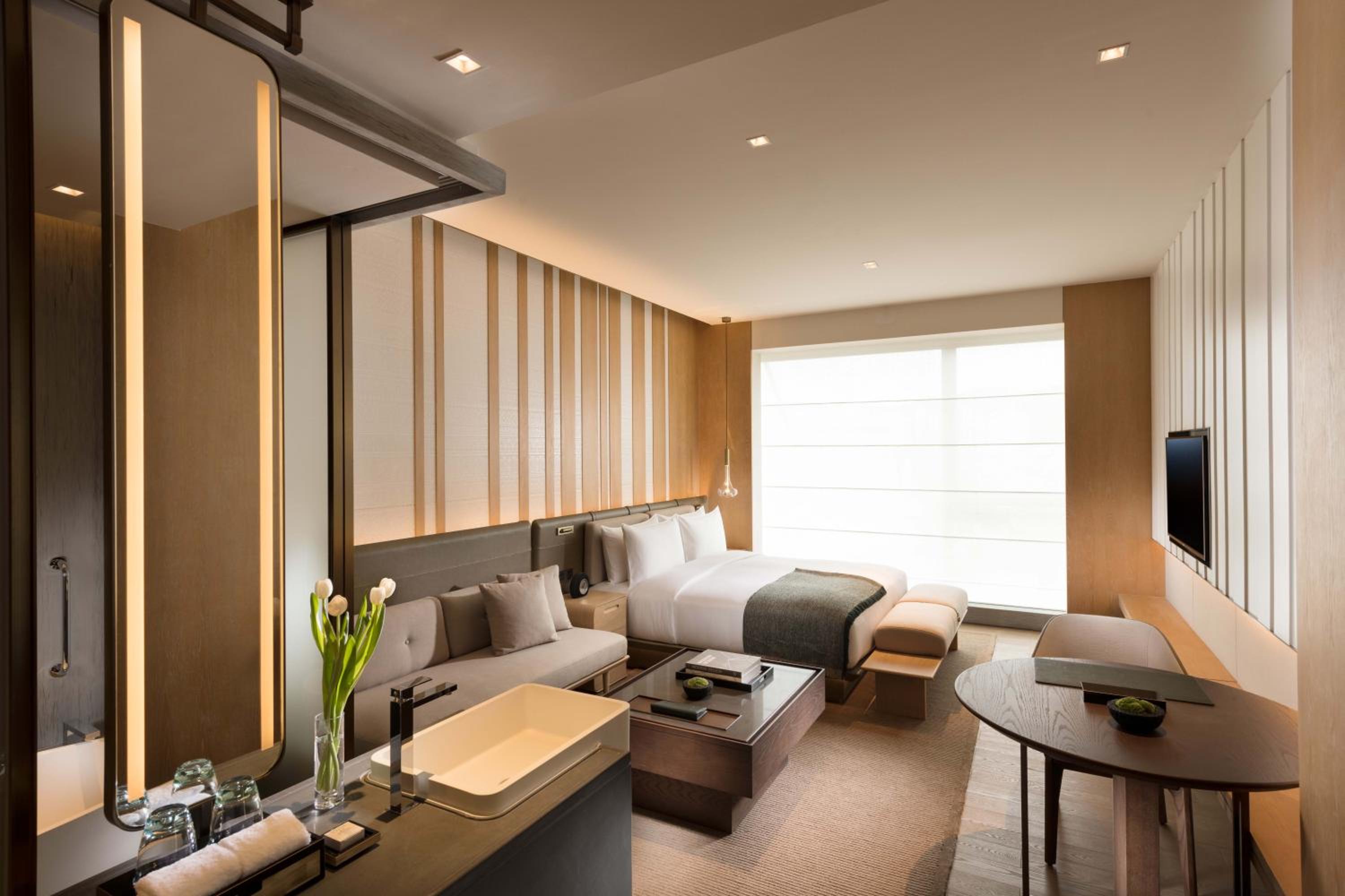 Deluxe King Suite