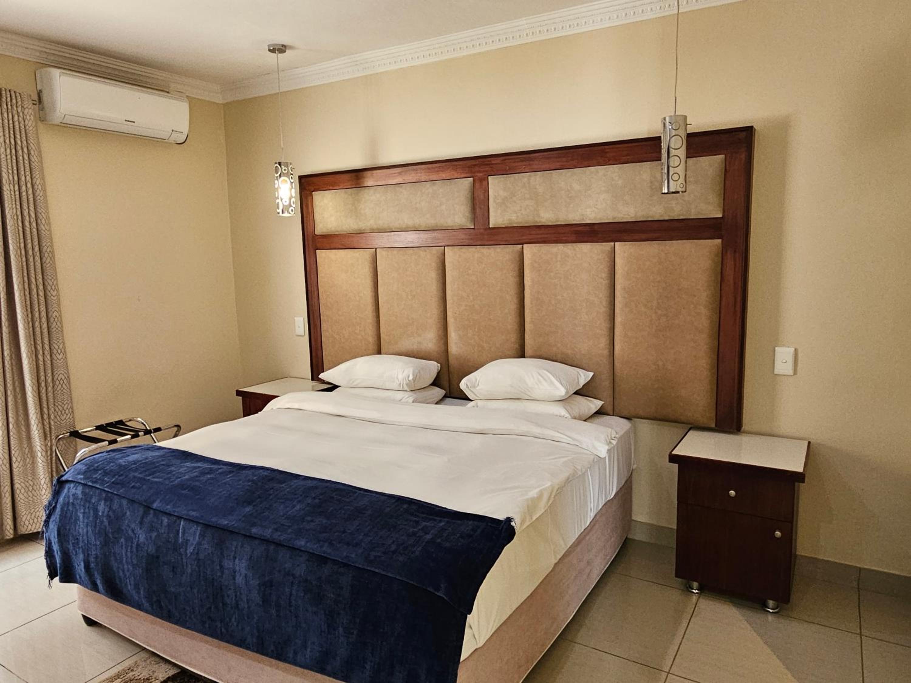 One-Bedroom Apartment - Photo 1