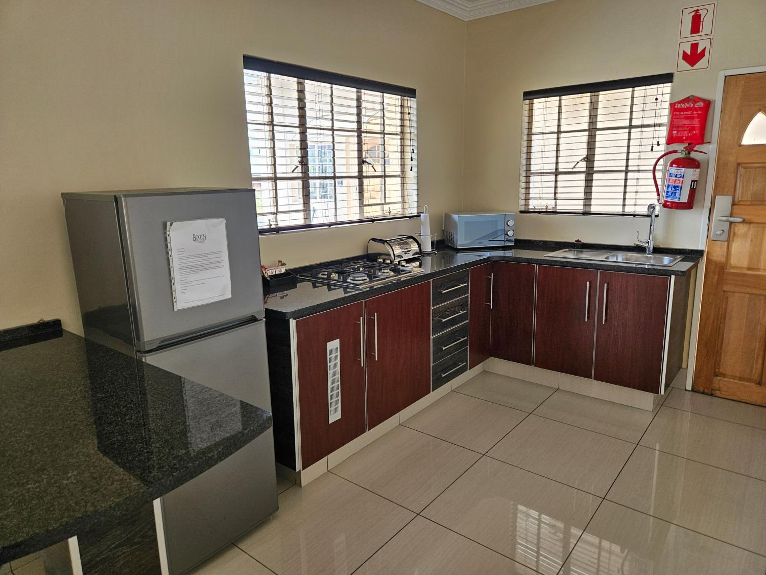 One-Bedroom Apartment - Photo 6