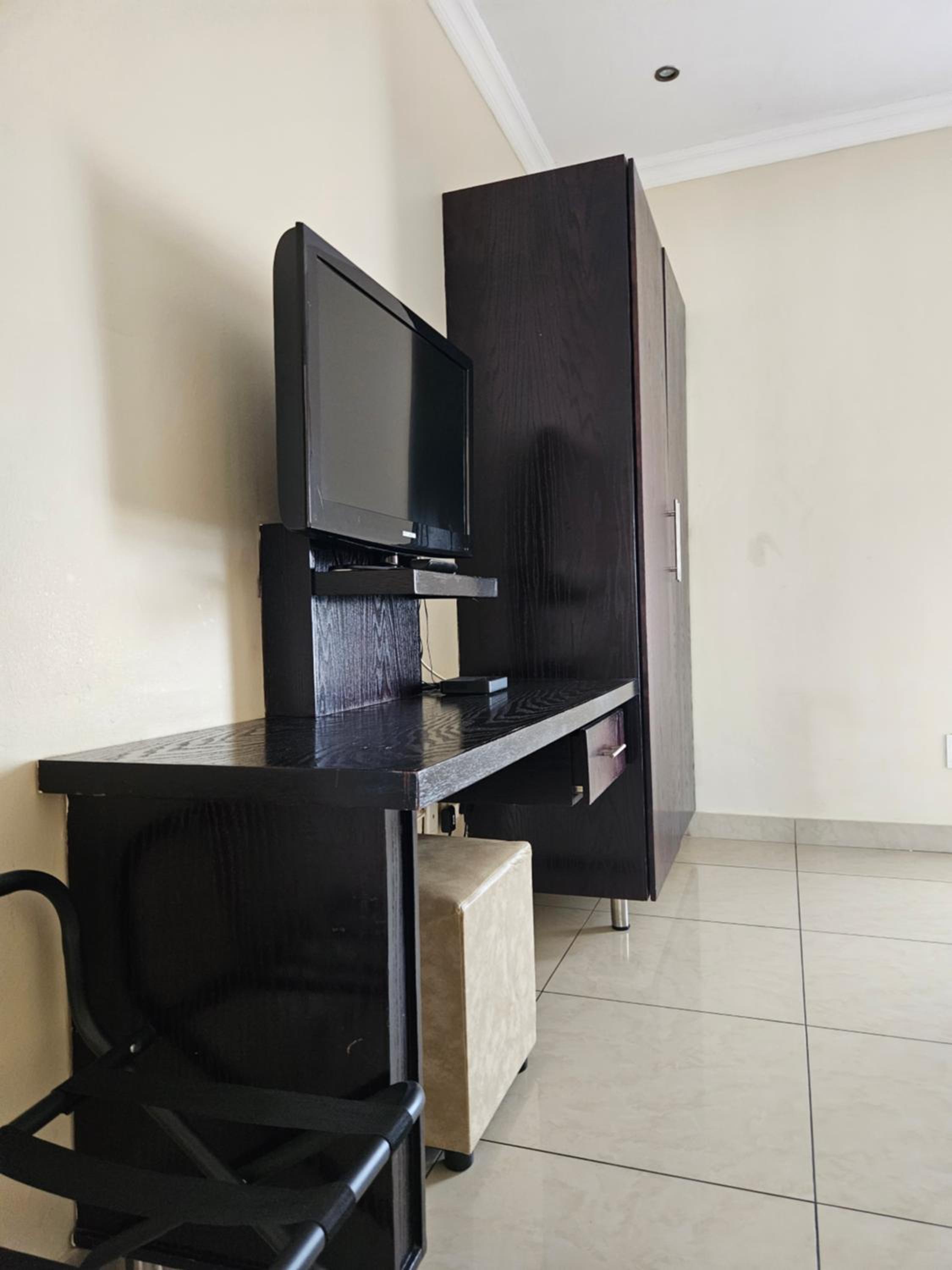 Two-Bedroom Apartment - Photo 4
