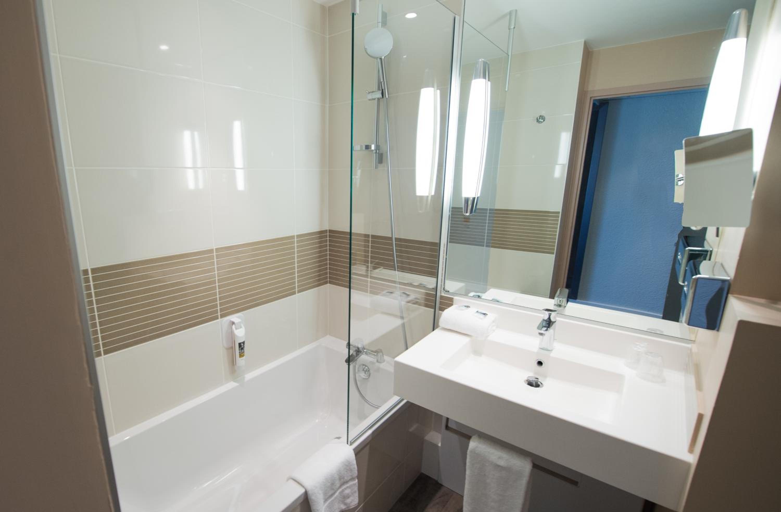 Classic Twin Room - Photo 4