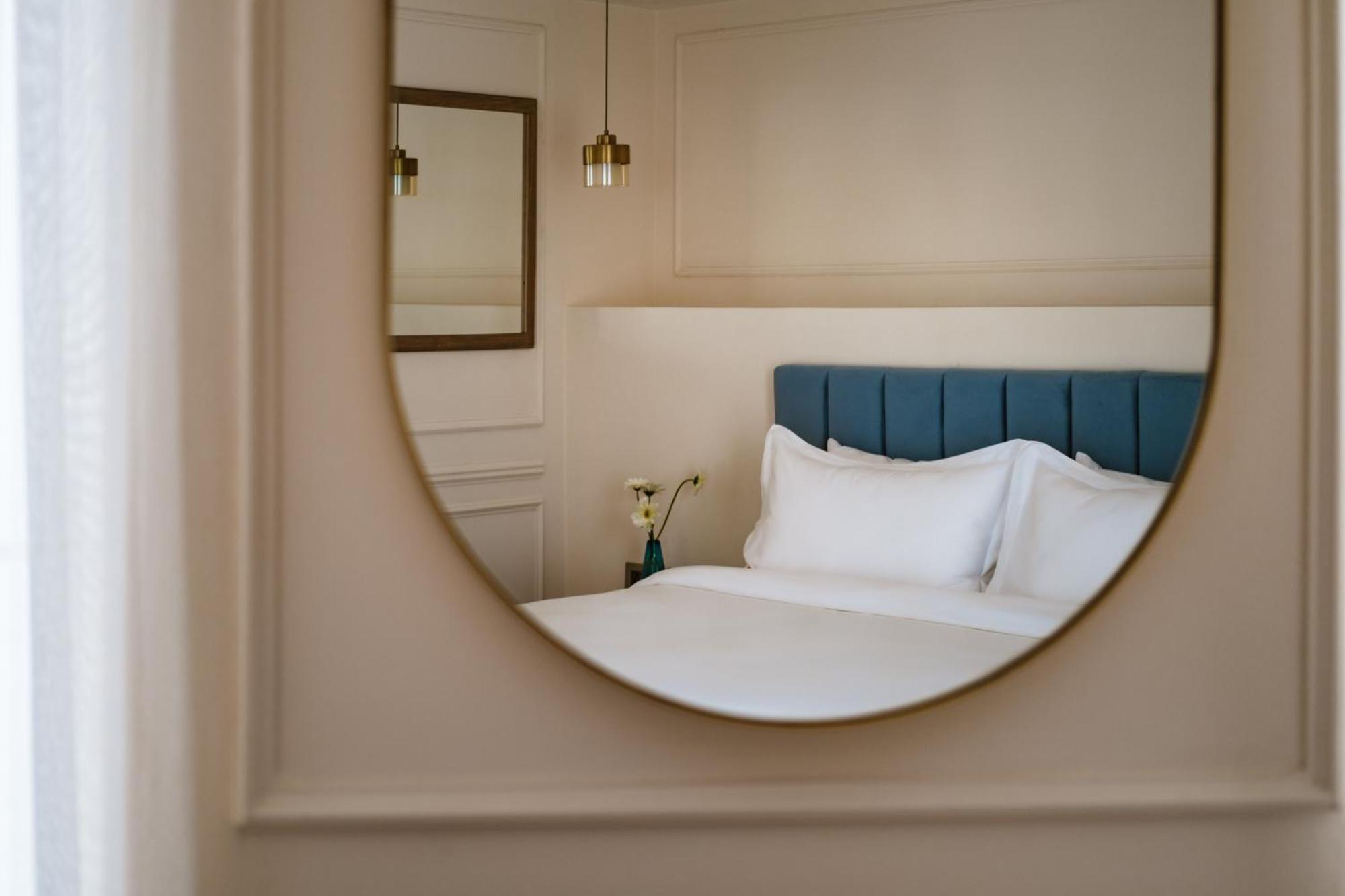 Premium Suite with Hot Tub - Photo 4