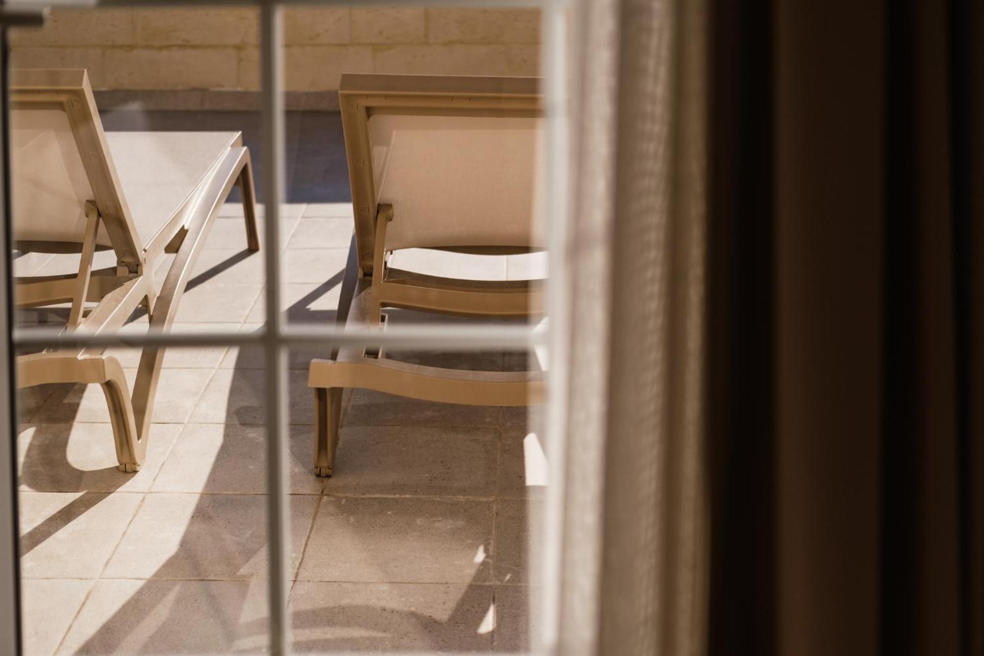 Premium Suite with Hot Tub - Photo 7