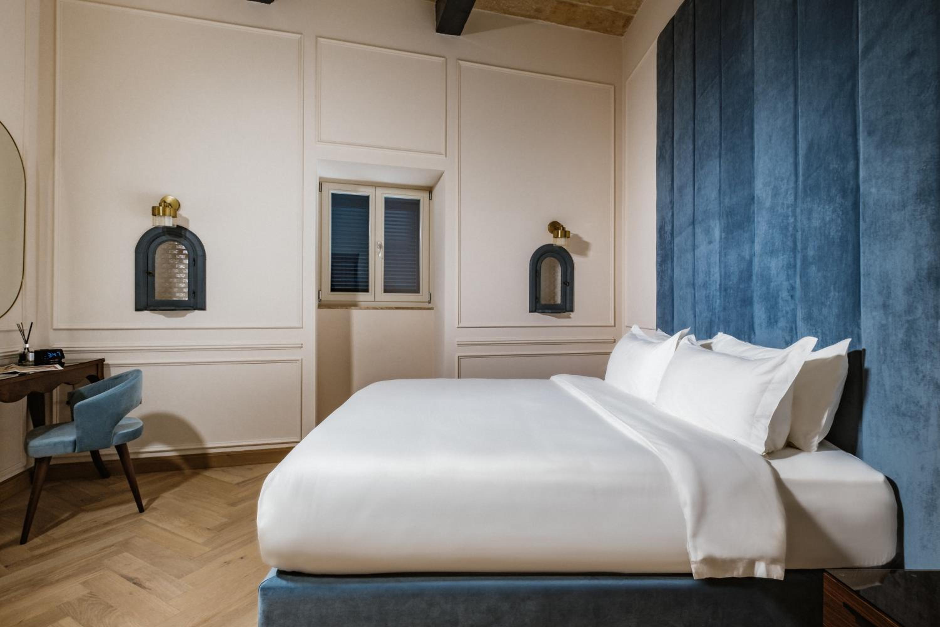 Deluxe Suite - Photo 2
