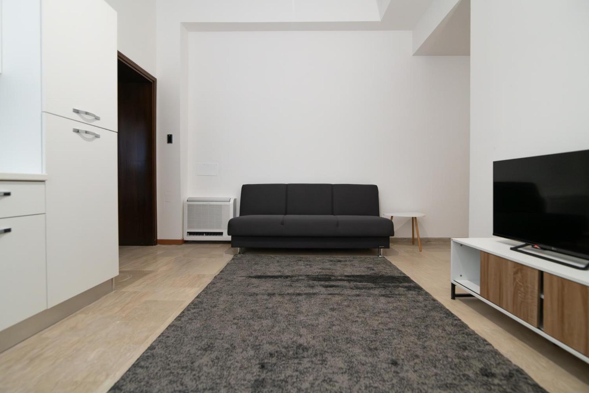 One-Bedroom Apartment photo 1