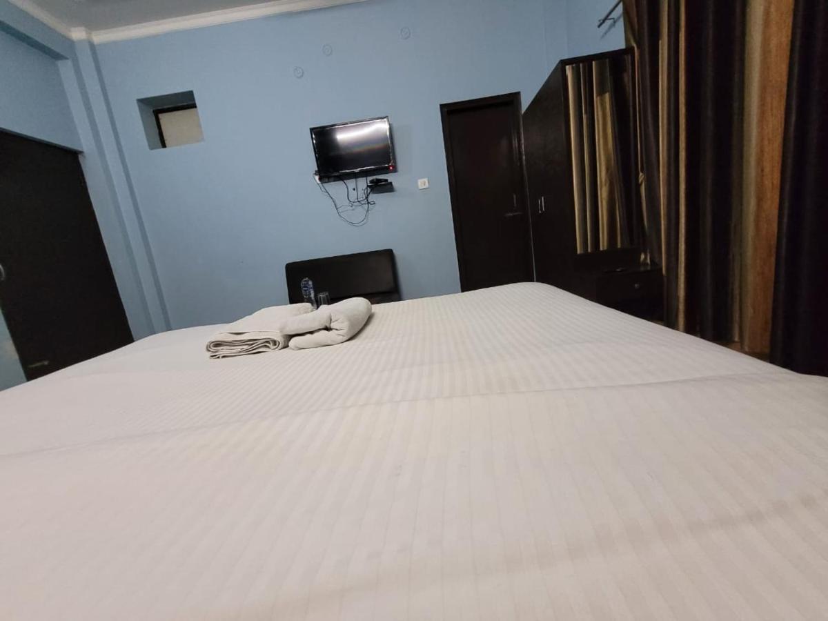 Deluxe Double Room (2 Adults + 1 Child) photo 1