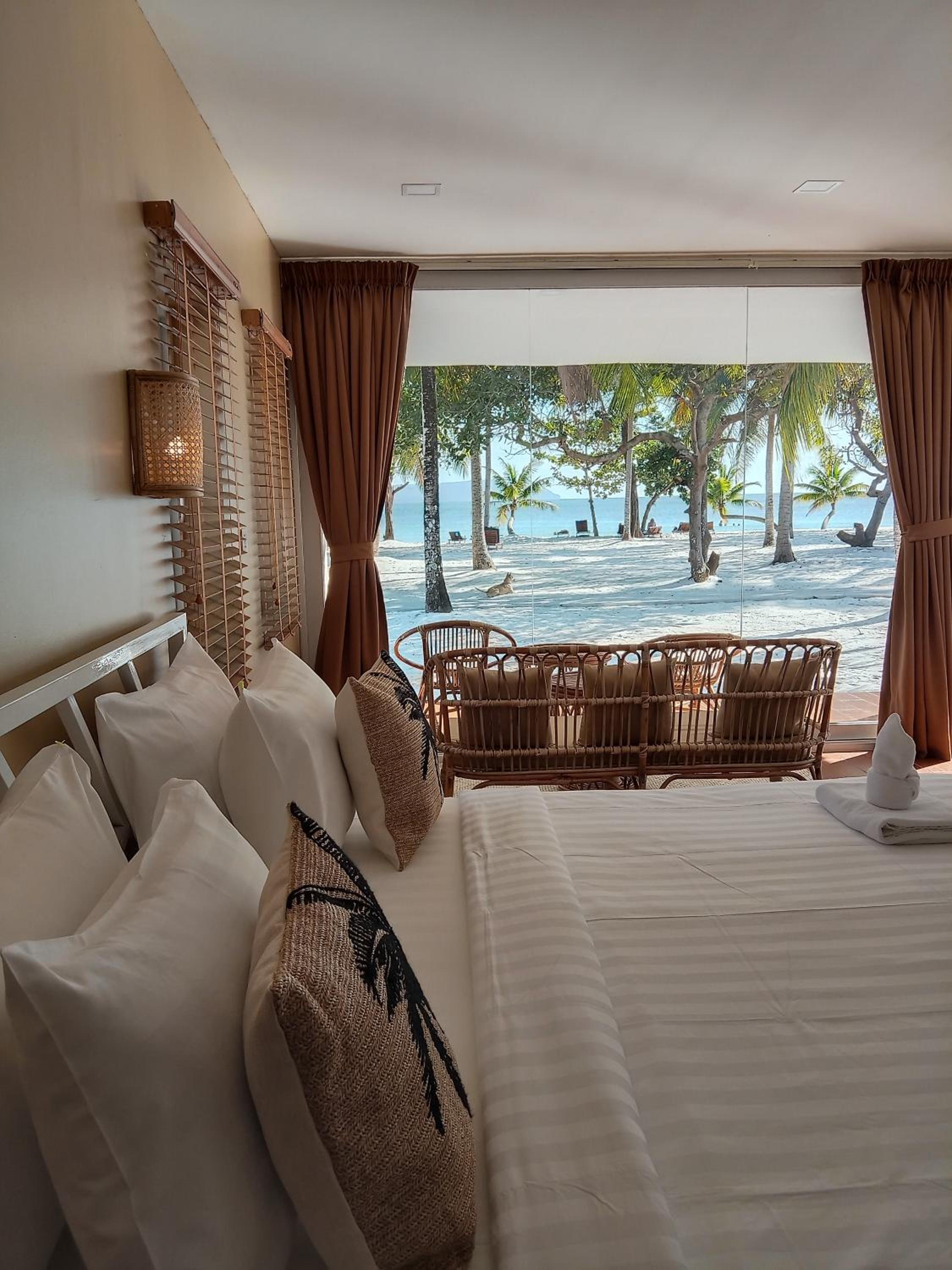Bungalow - Beach Front - Photo 1