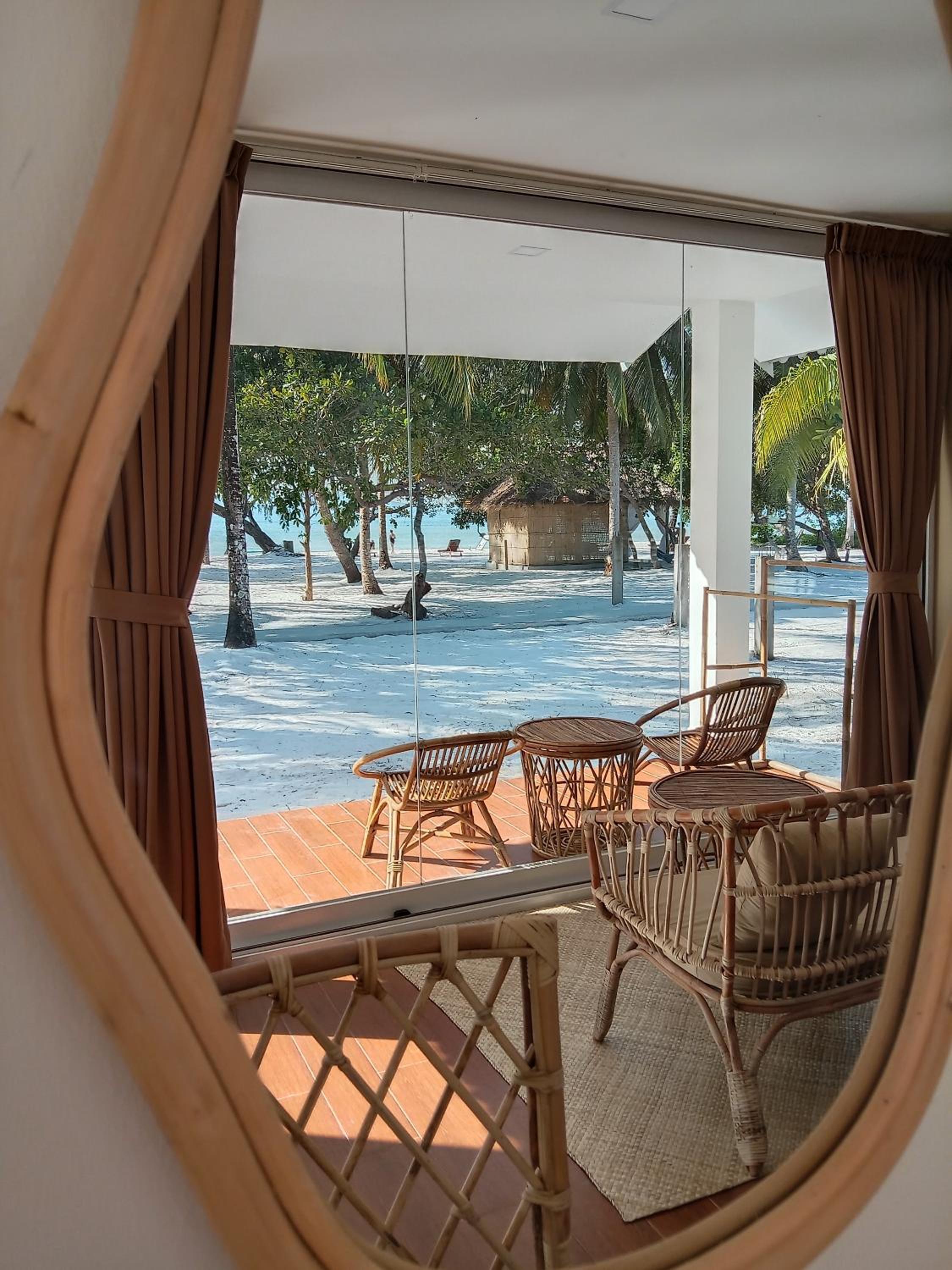 Bungalow - Beach Front - Photo 9