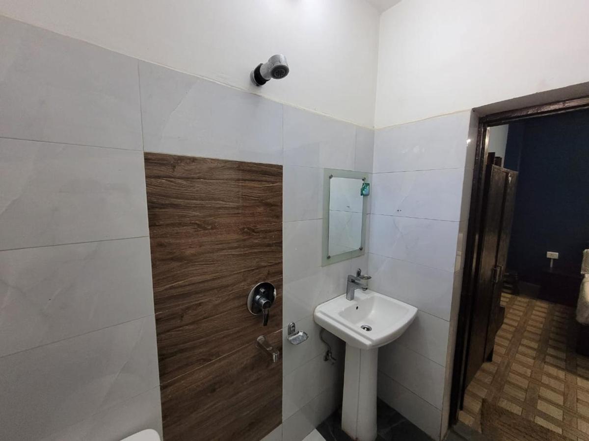 Deluxe Double Room (2 Adults + 1 Child) photo 2