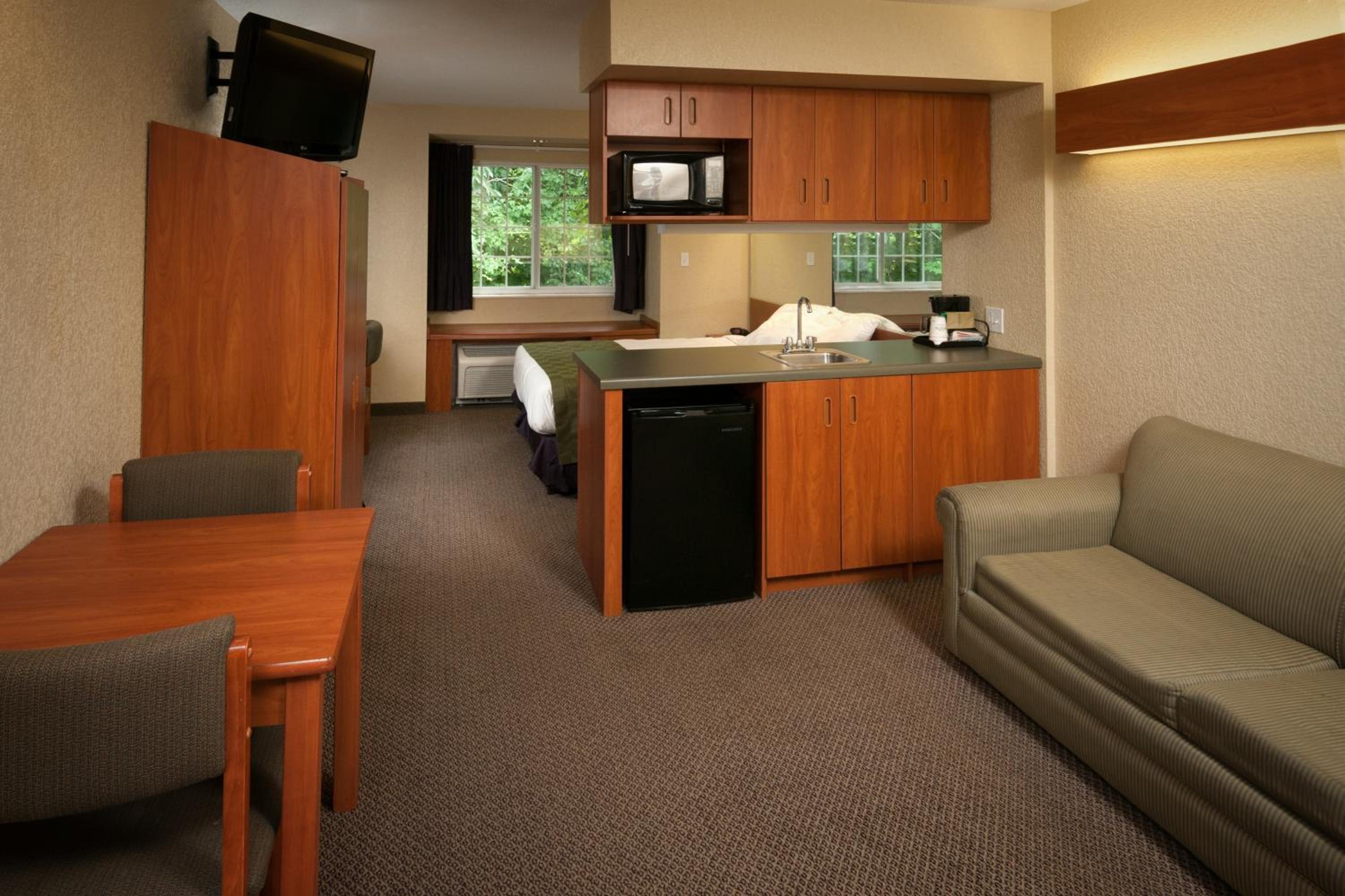 Queen Studio Suite - Disability Access/Non-Smoking - Photo 1